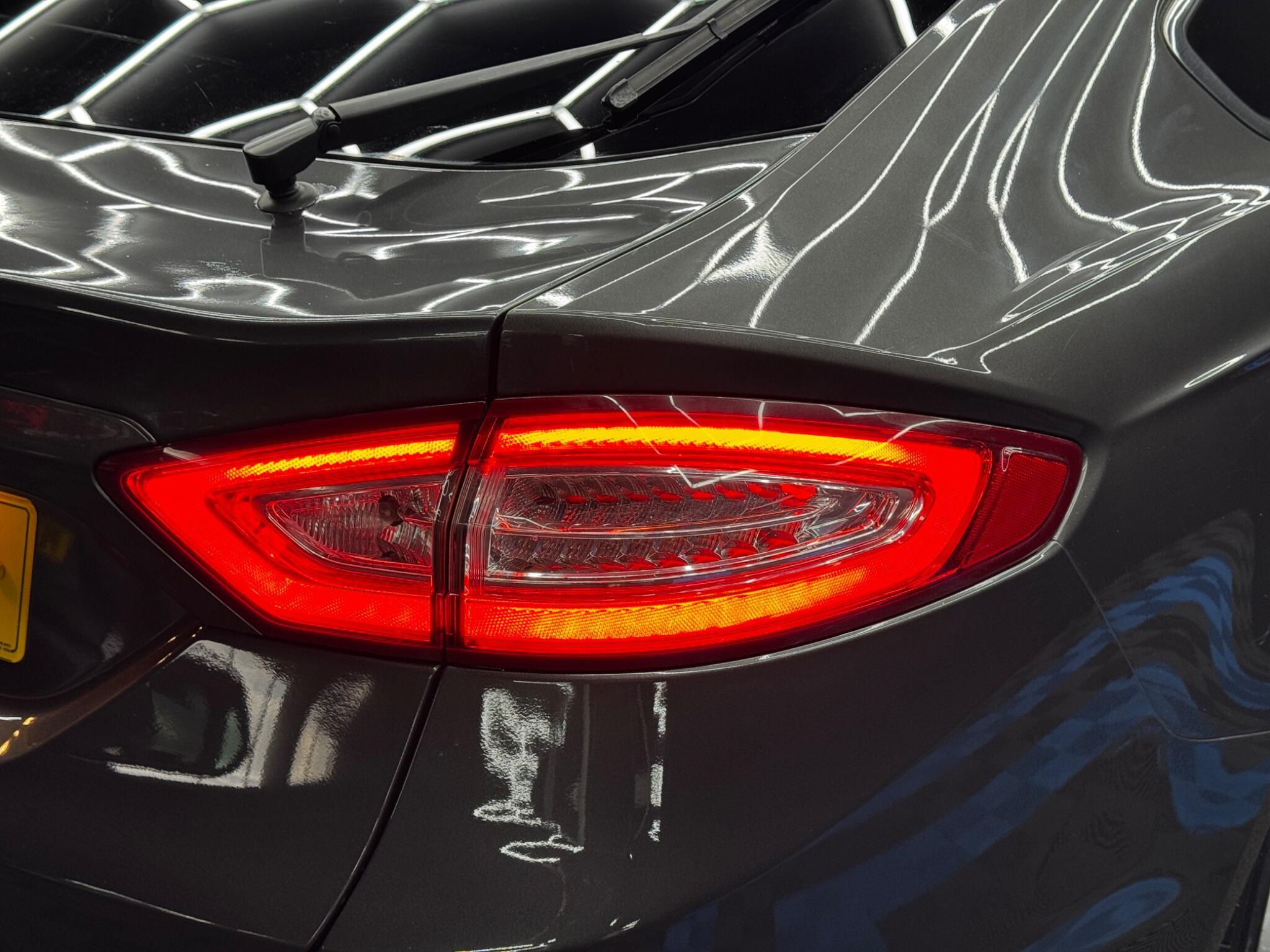 Ford Mondeo - Image 46