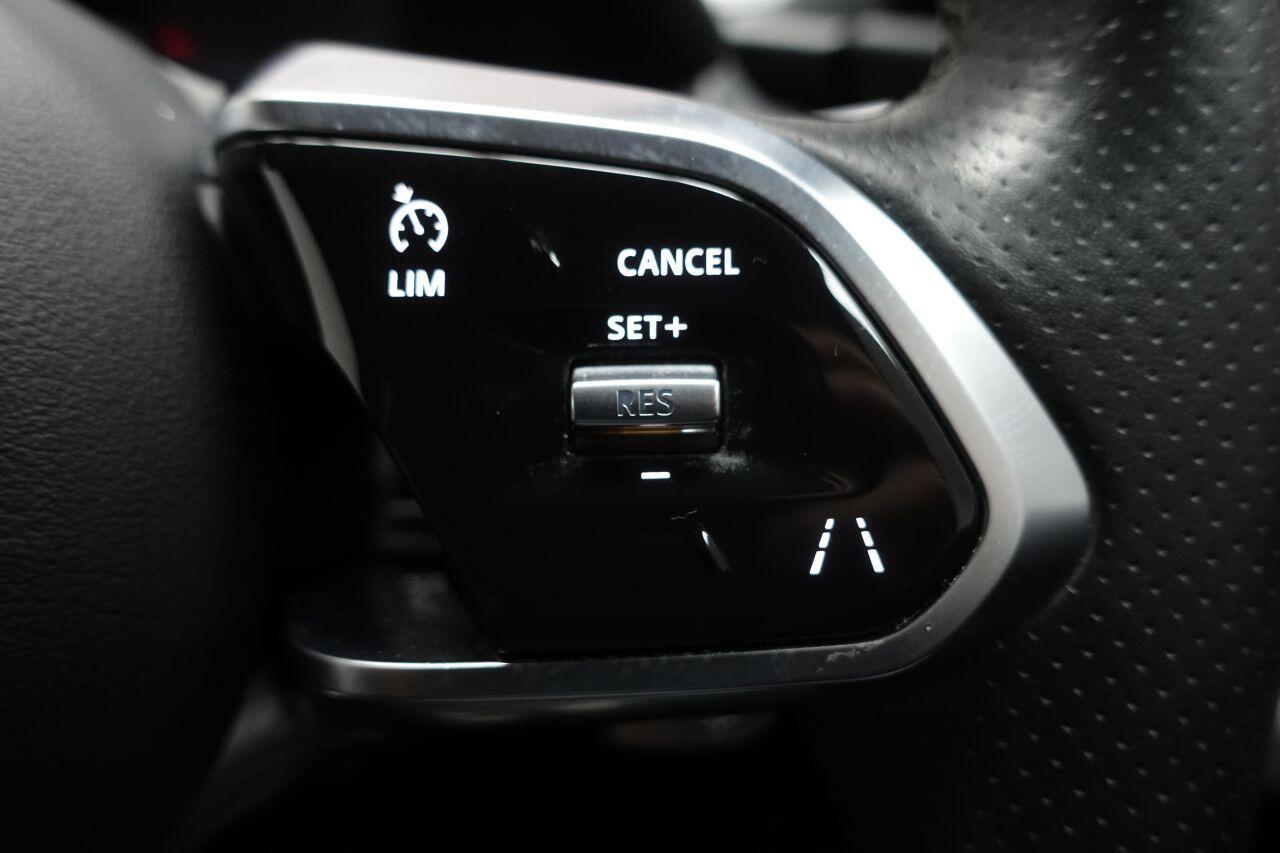 Jaguar XE - Image 51