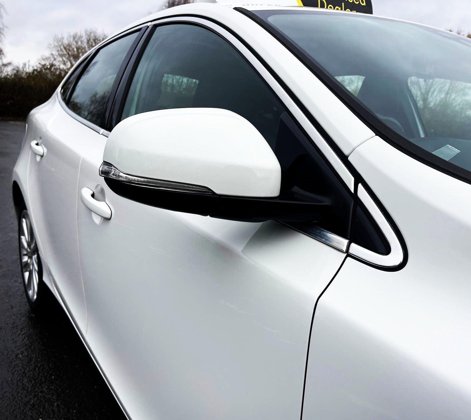 Volvo V40 - Image 40