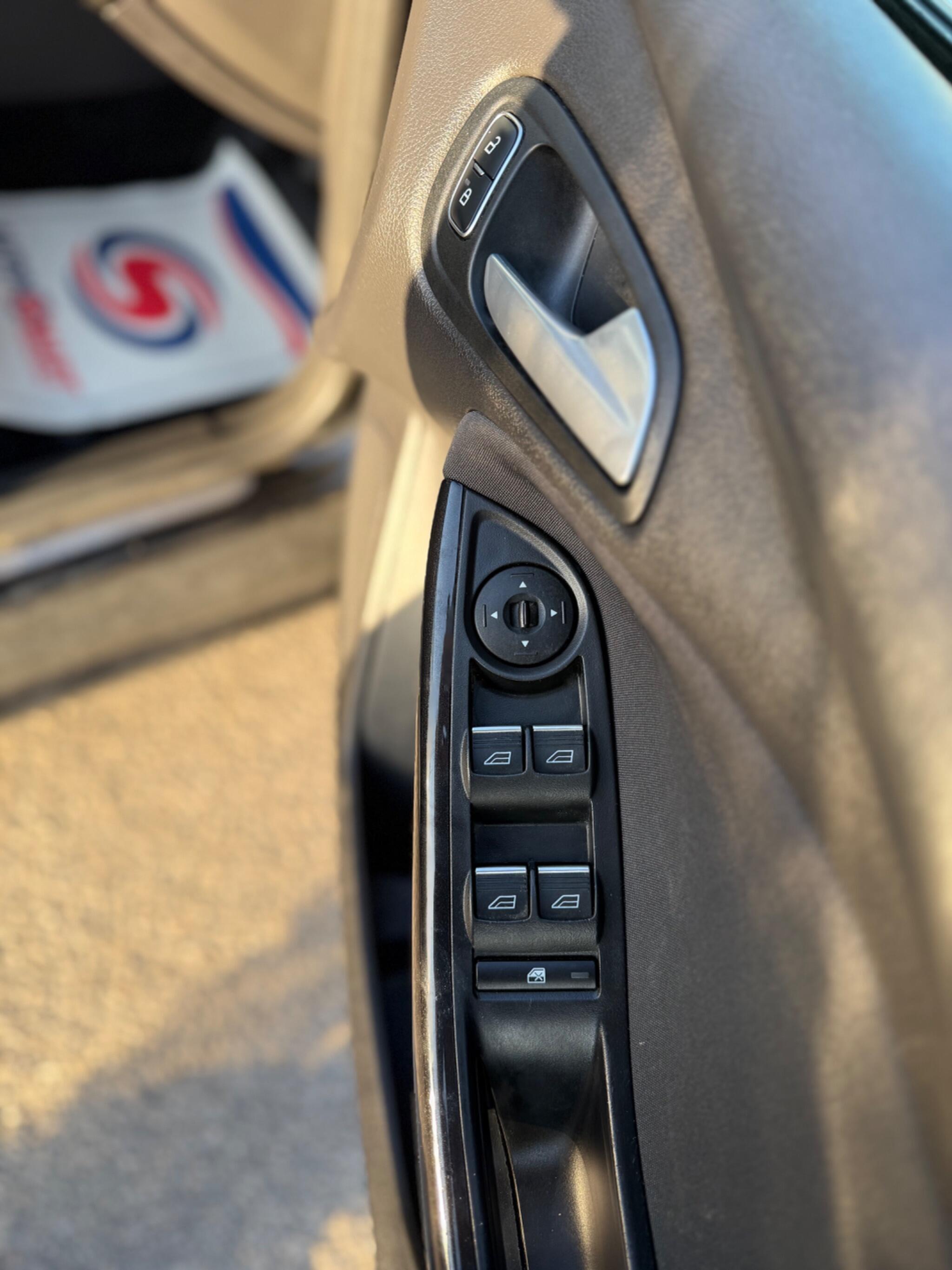 Ford Focus - Image 34