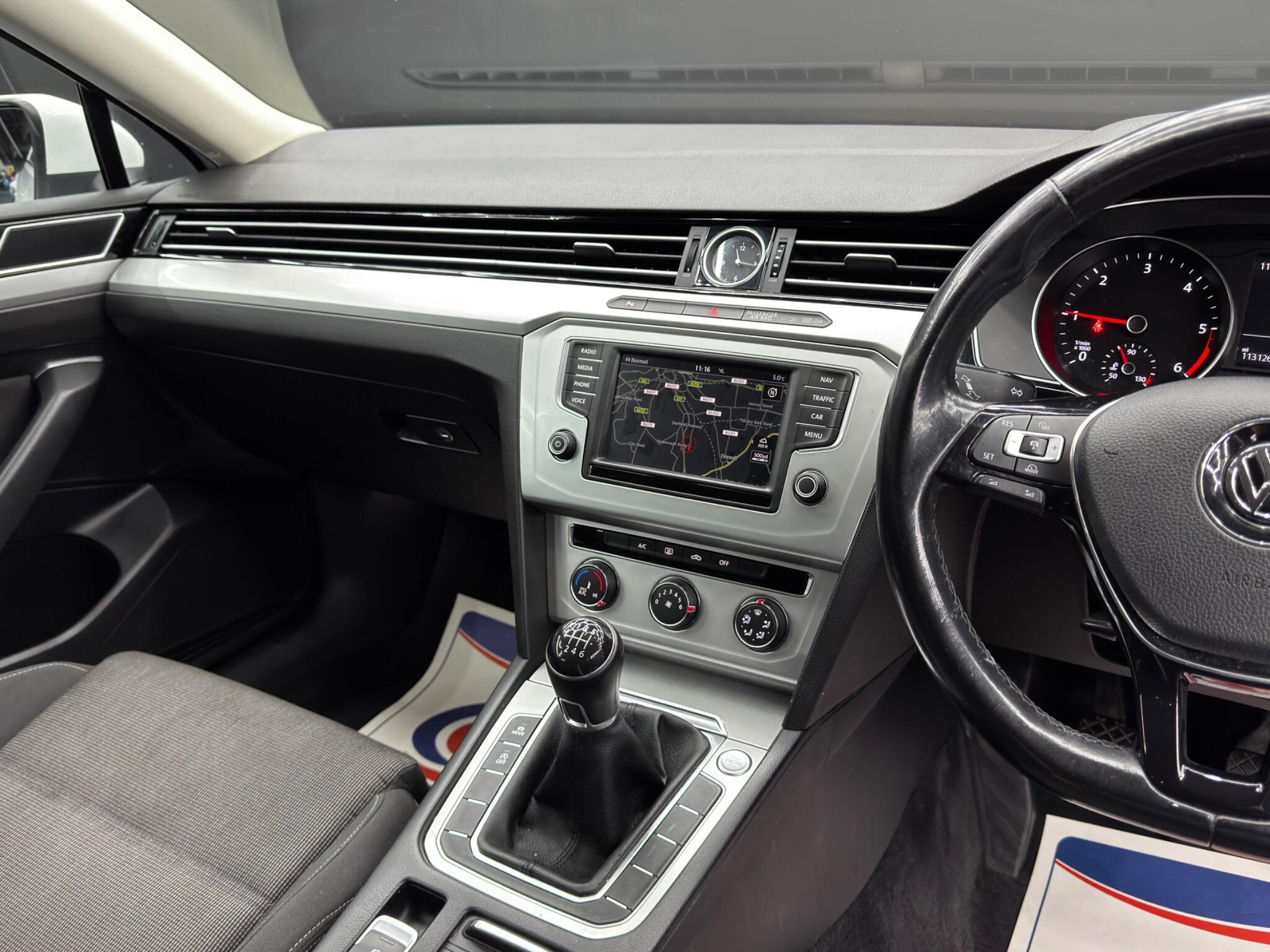 Volkswagen Passat - Image 22
