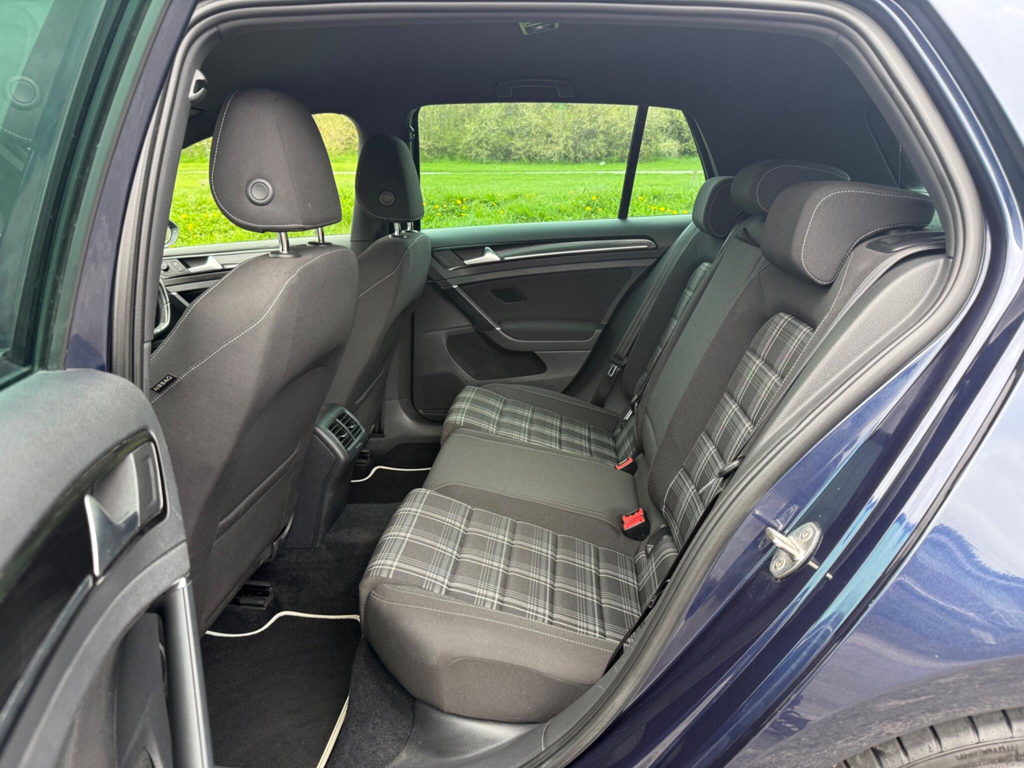 Volkswagen Golf - Image 9