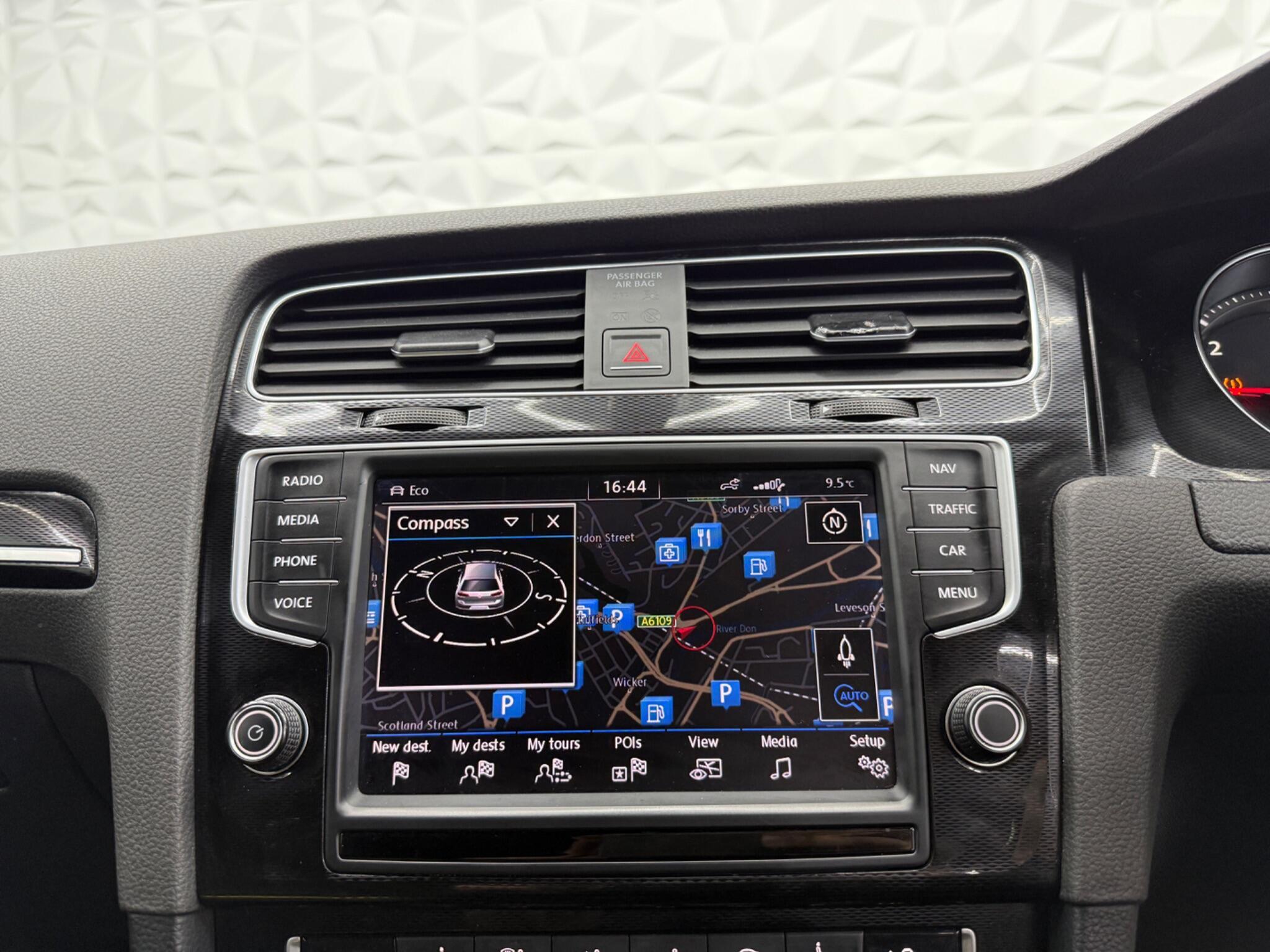 Volkswagen Golf - Image 37