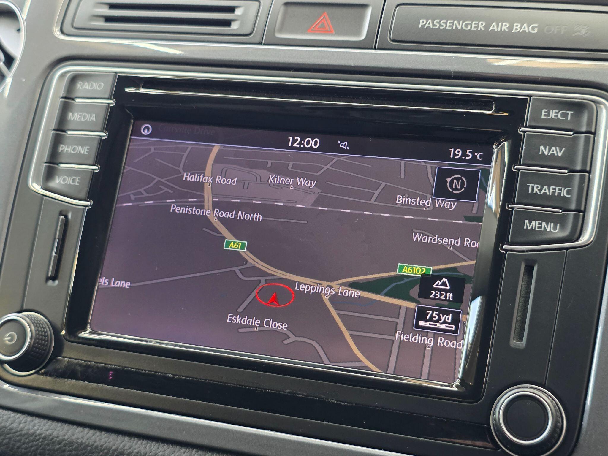 Volkswagen Tiguan - Image 18