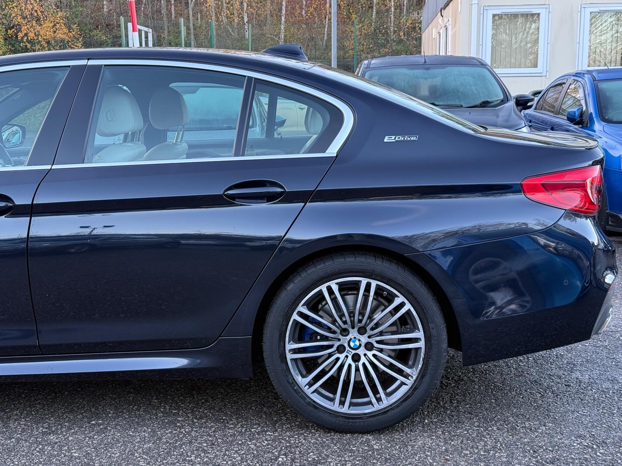 BMW 5 Series - Image 10