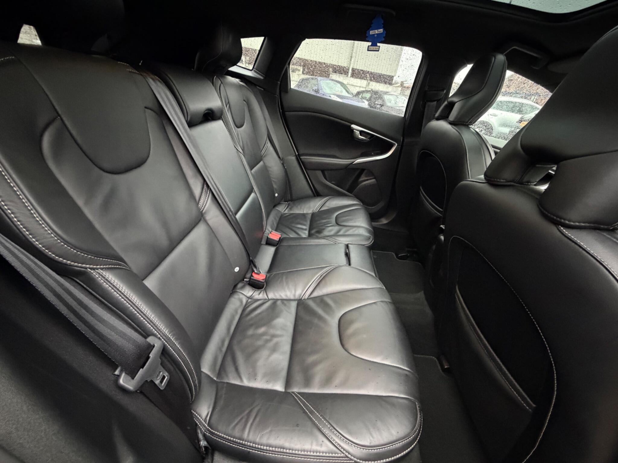 Volvo V40 - Image 14