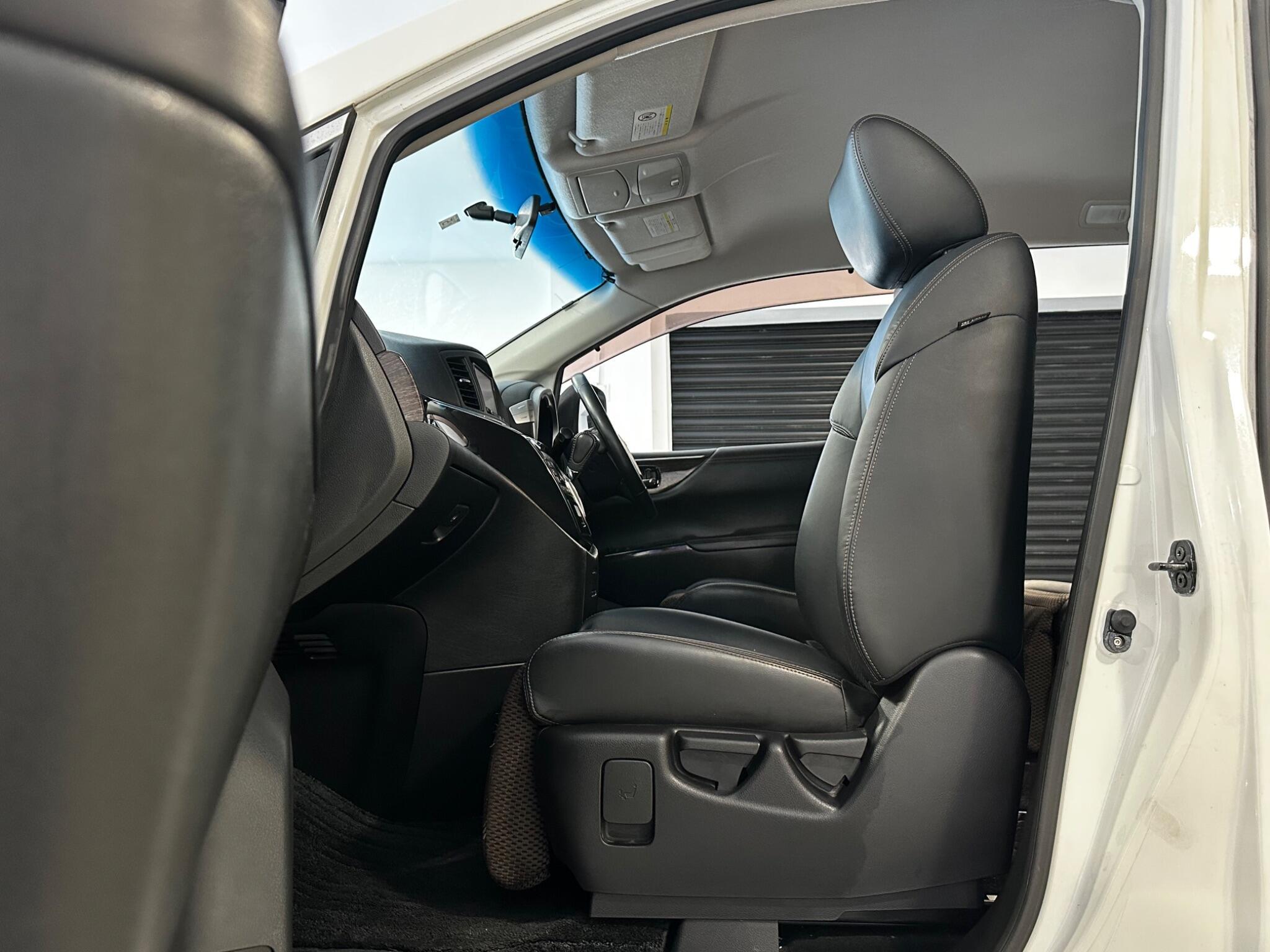 Nissan Elgrand - Image 16