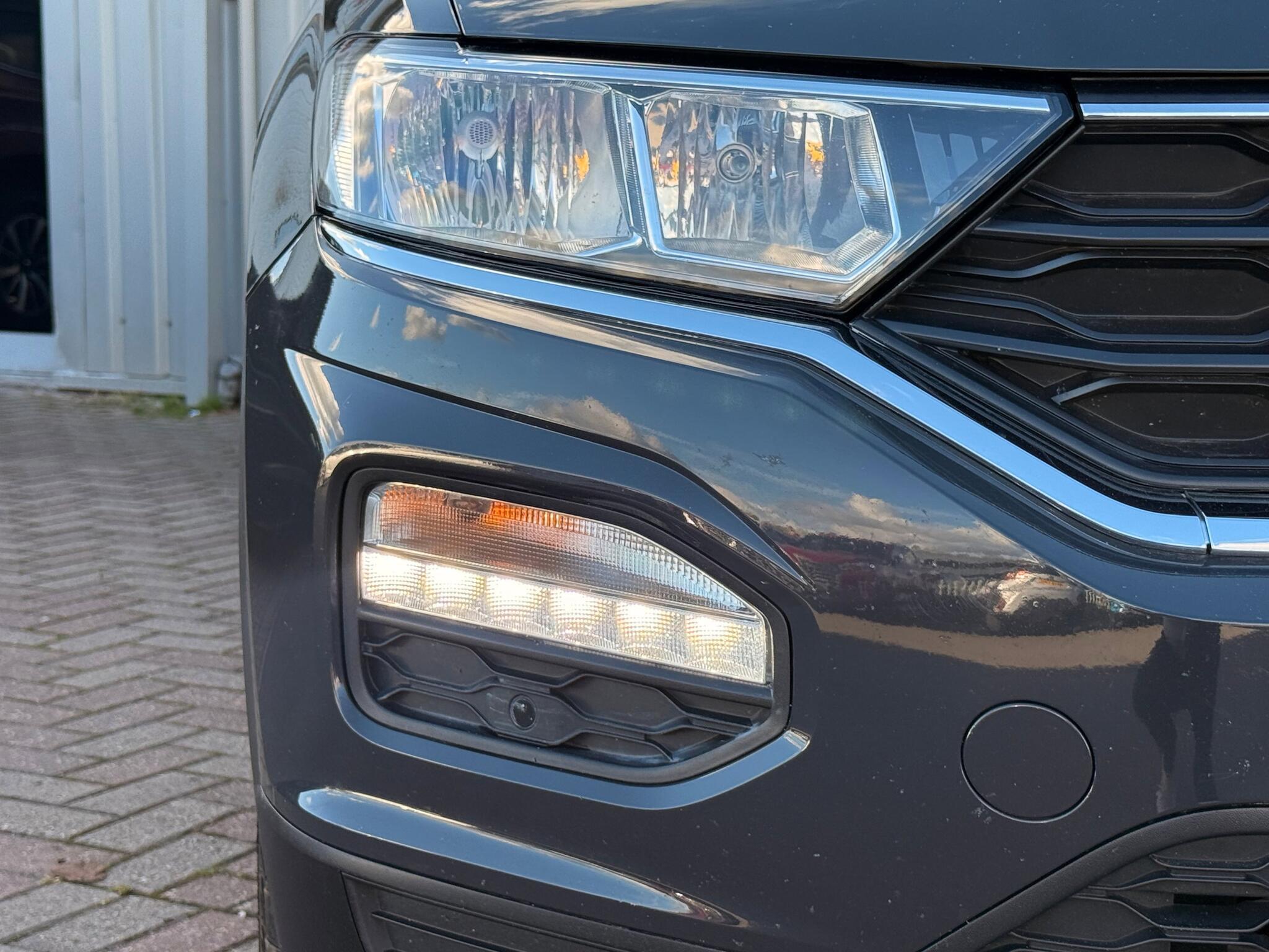 Volkswagen T-Roc - Image 12