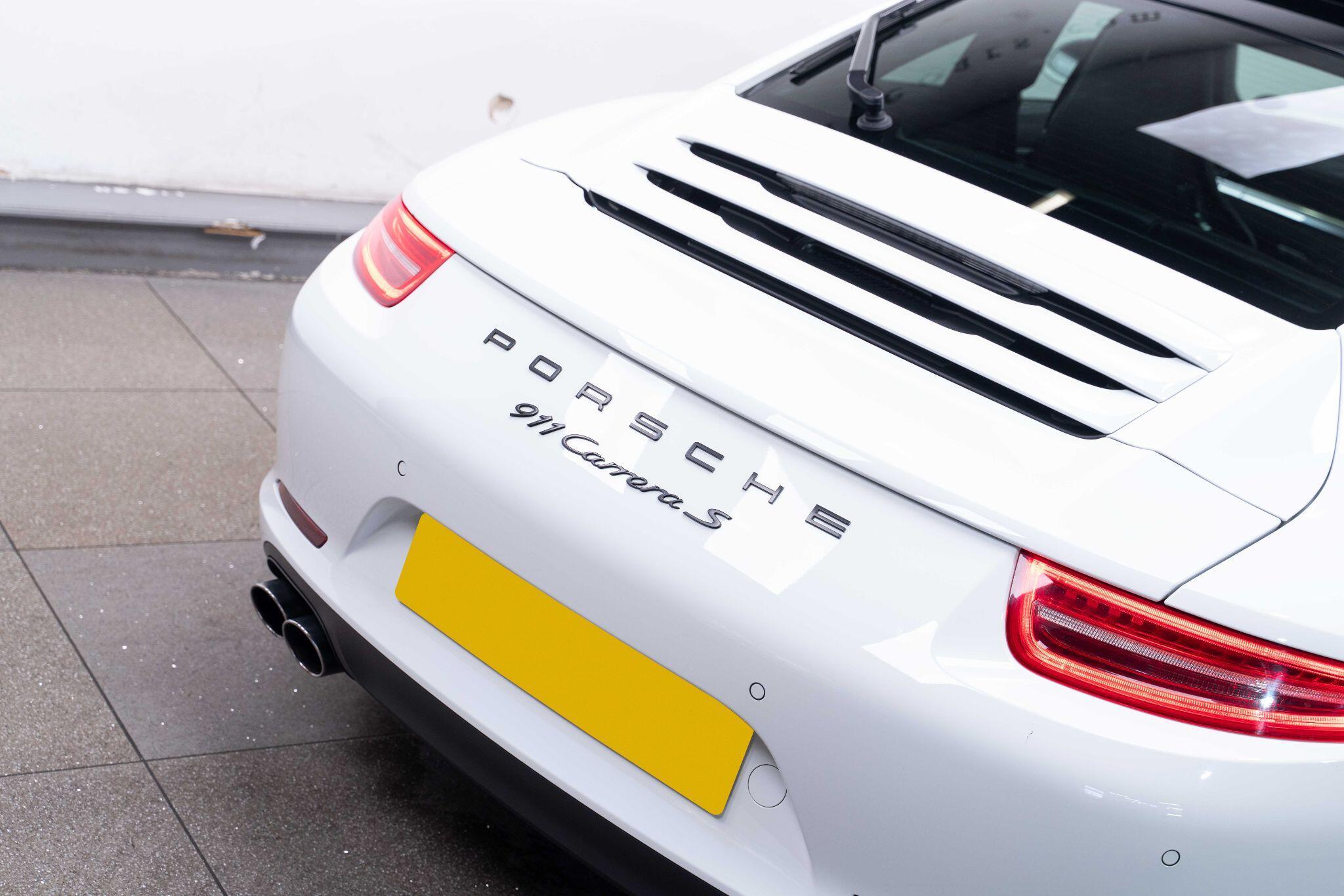 Porsche 911 - Image 12