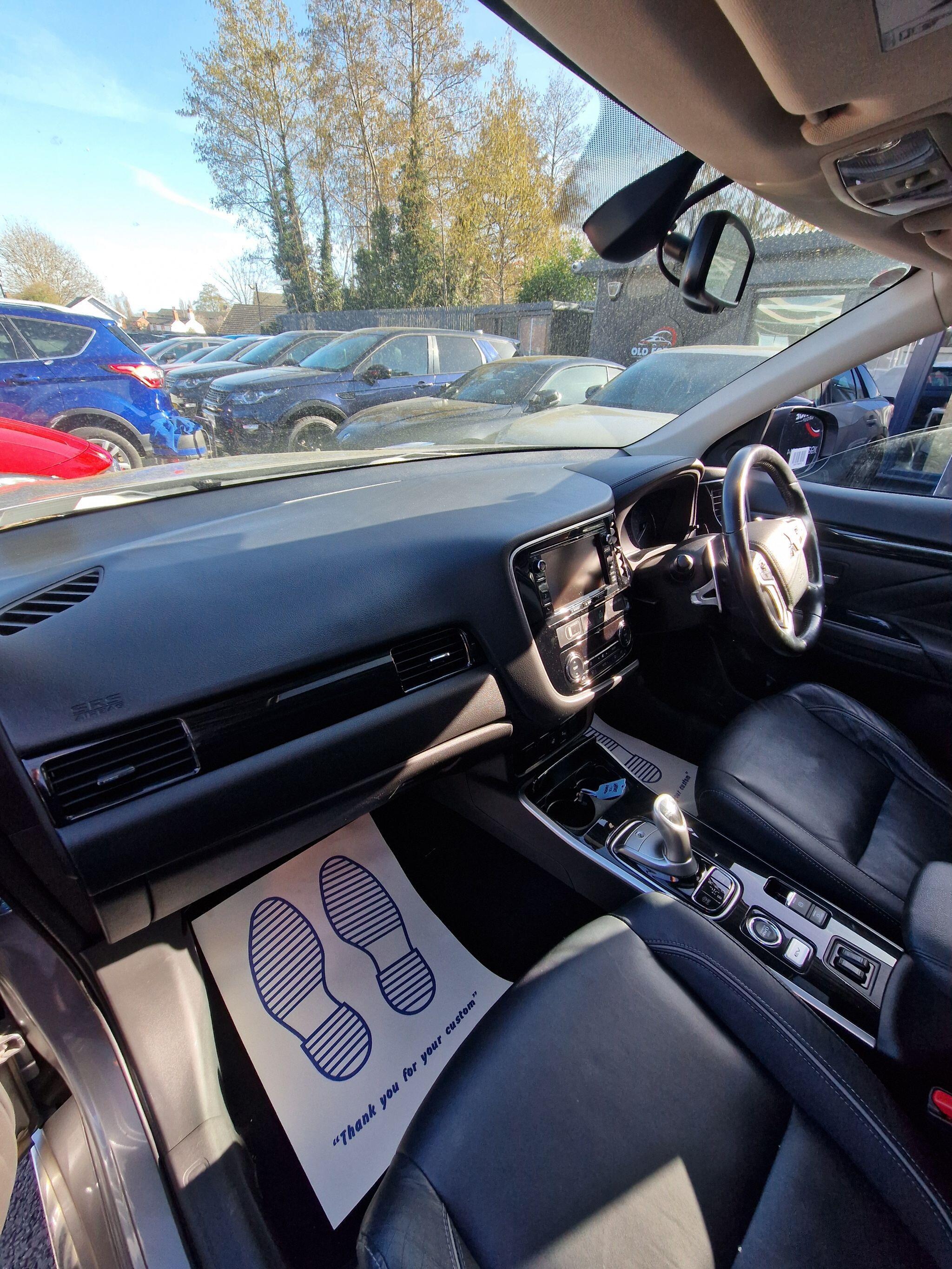 Mitsubishi Outlander - Image 38