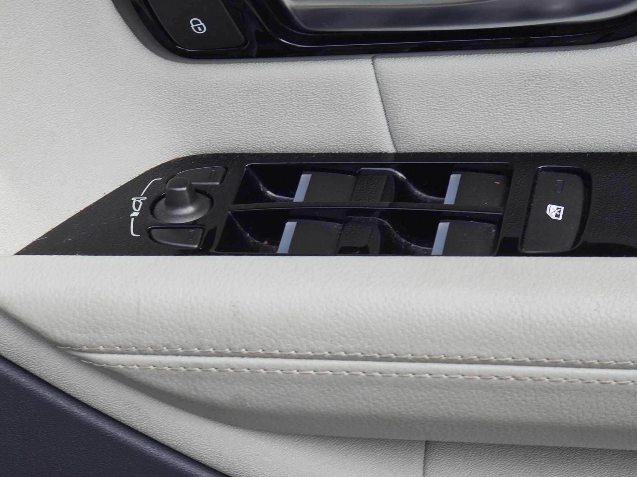 Land Rover Range Rover Evoque - Image 29