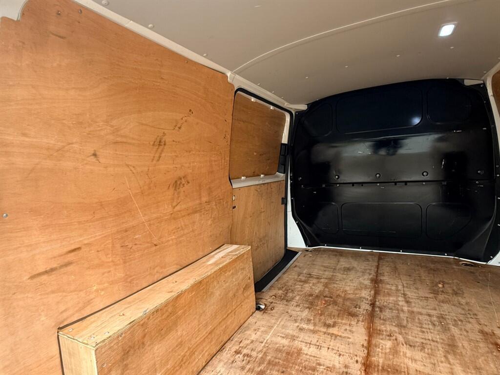 Volkswagen Transporter - Image 10