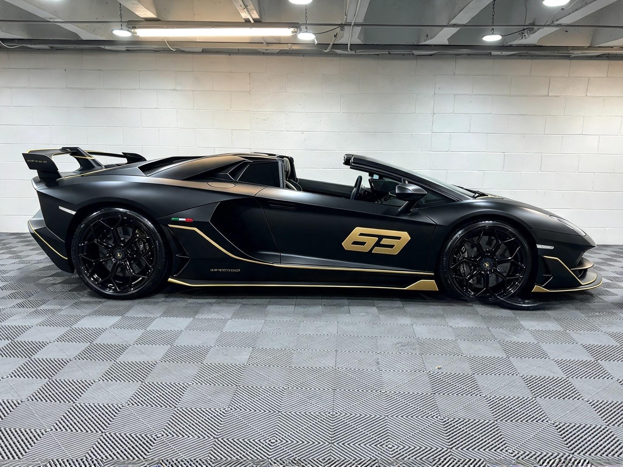 Lamborghini Aventador - Image 5
