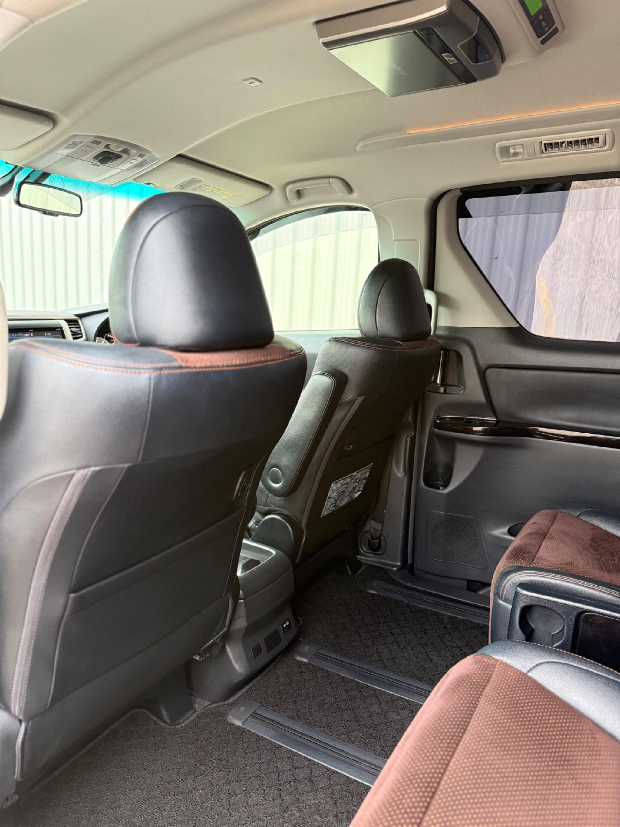 Toyota Alphard - Image 30