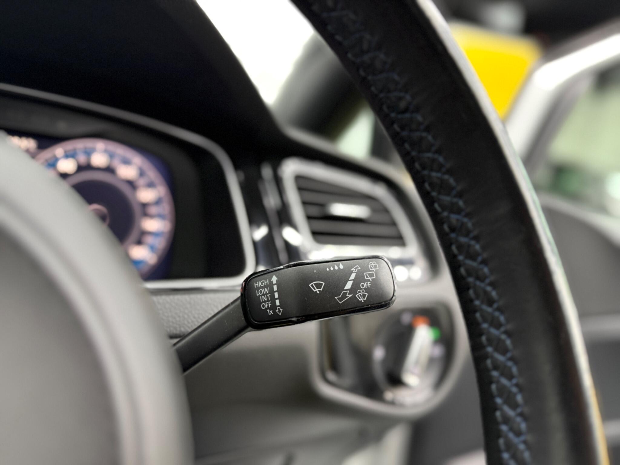 Volkswagen Golf - Image 37