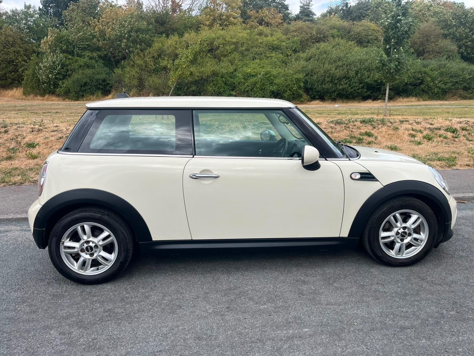 MINI Hatch - Image 2