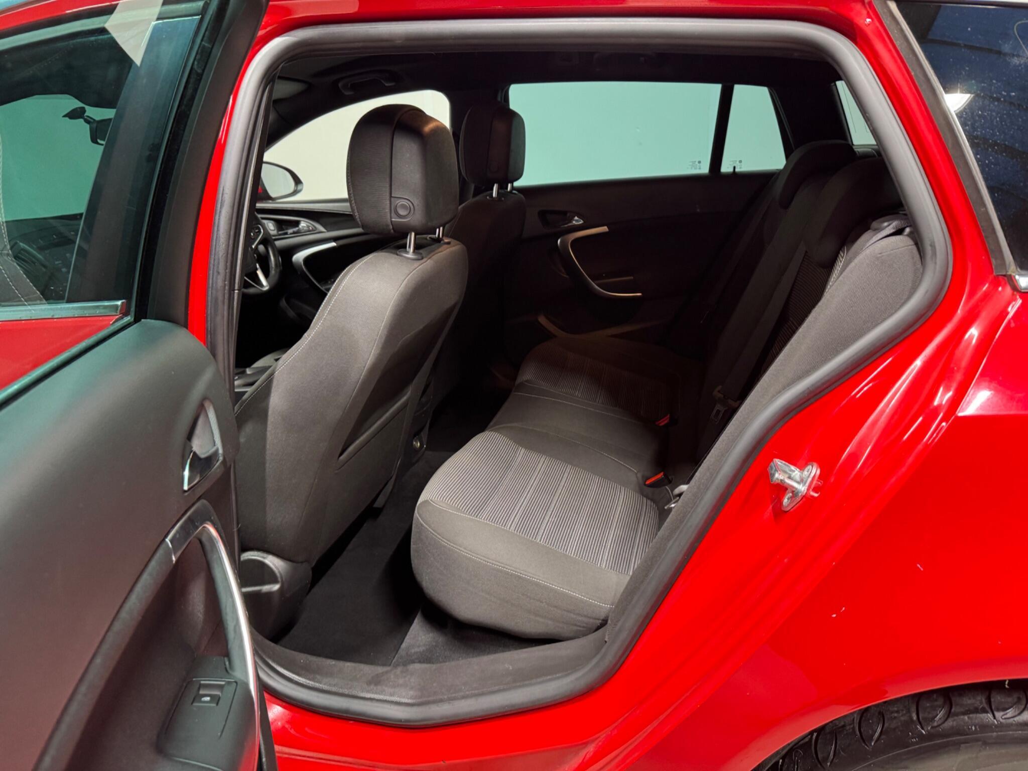 Vauxhall Insignia - Image 11