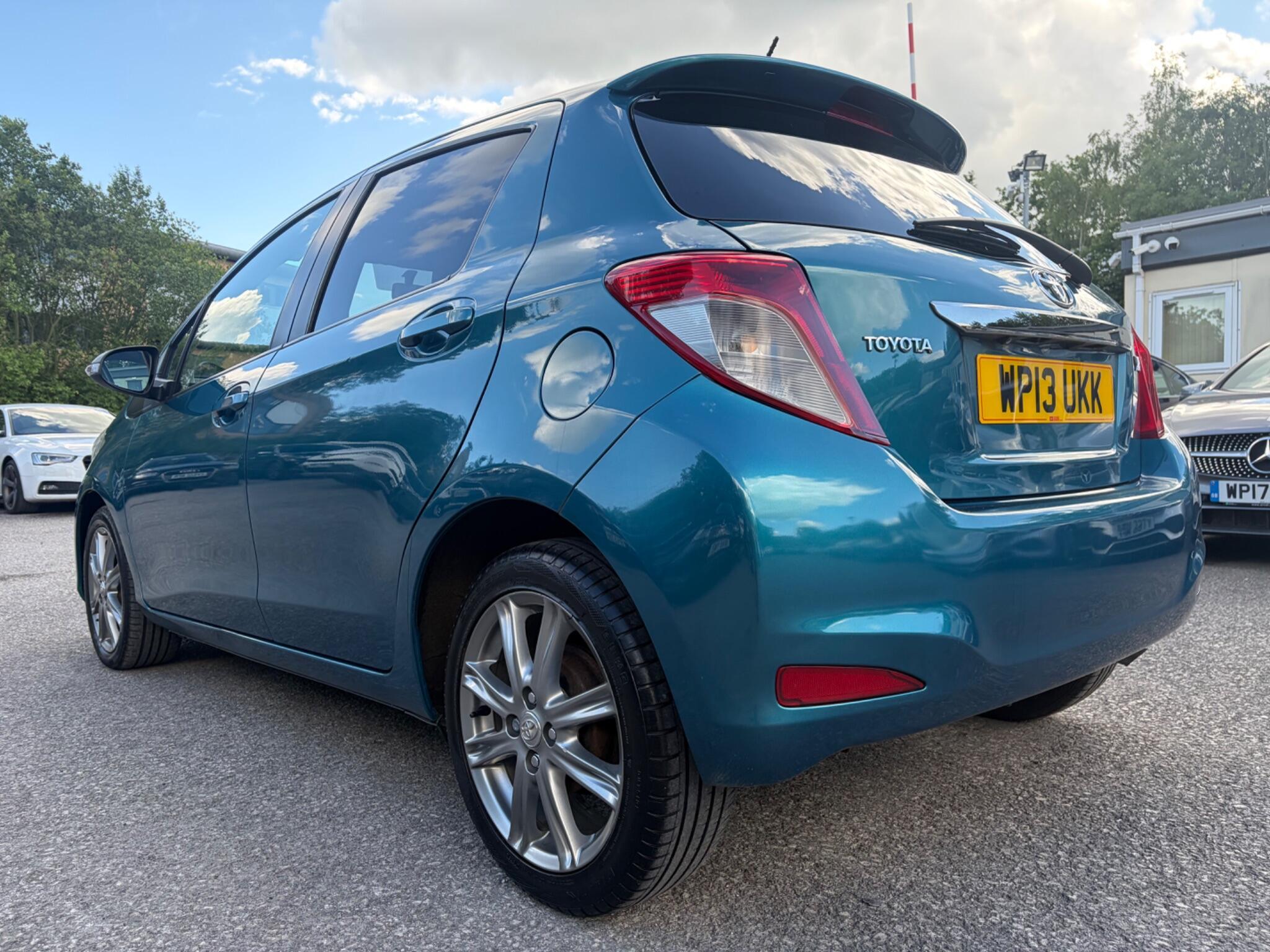 Toyota Yaris - Image 9