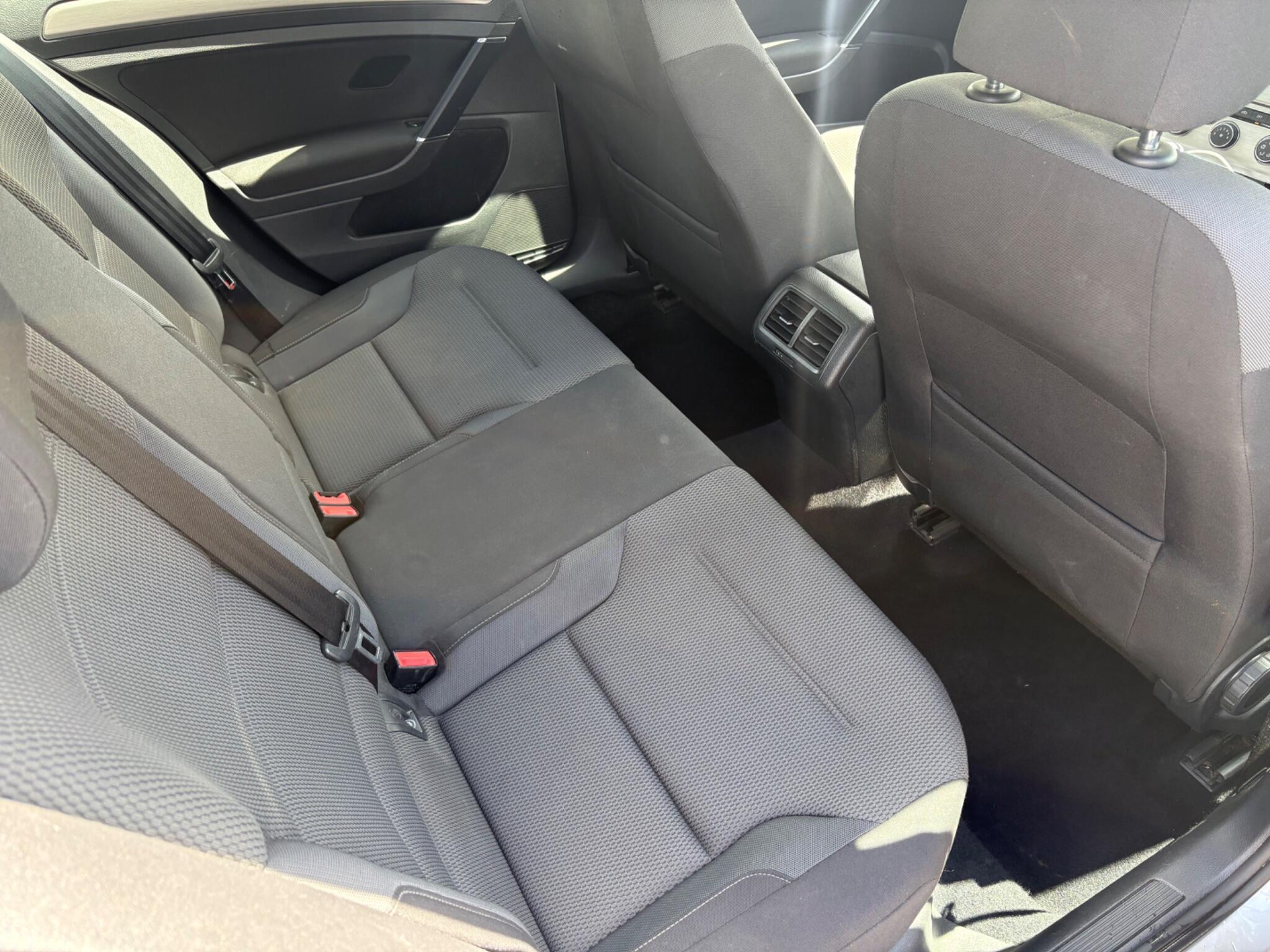 Volkswagen Golf - Image 25