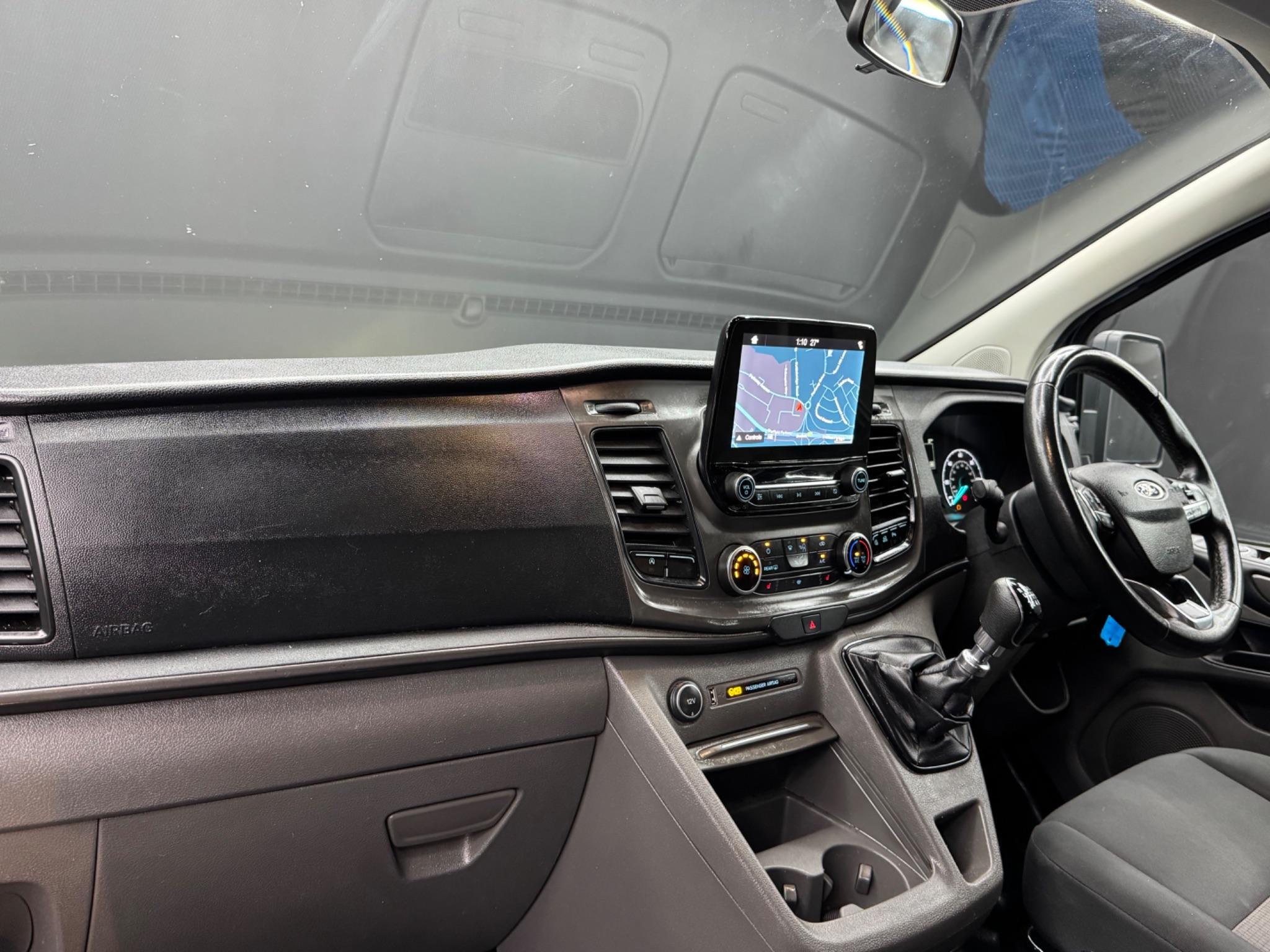 Ford TOURNEO CUSTOM - Image 11