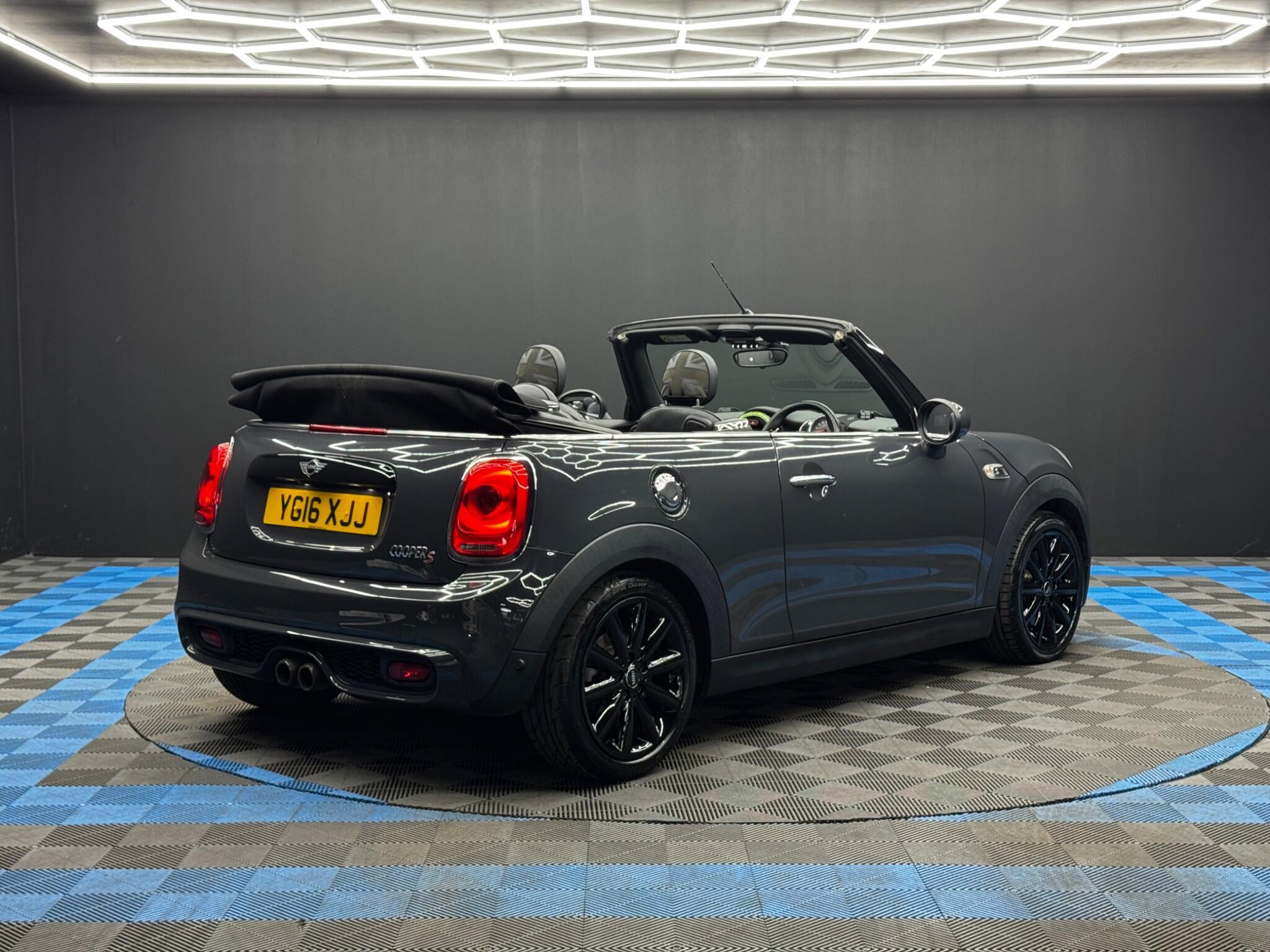 MINI Convertible - Image 5