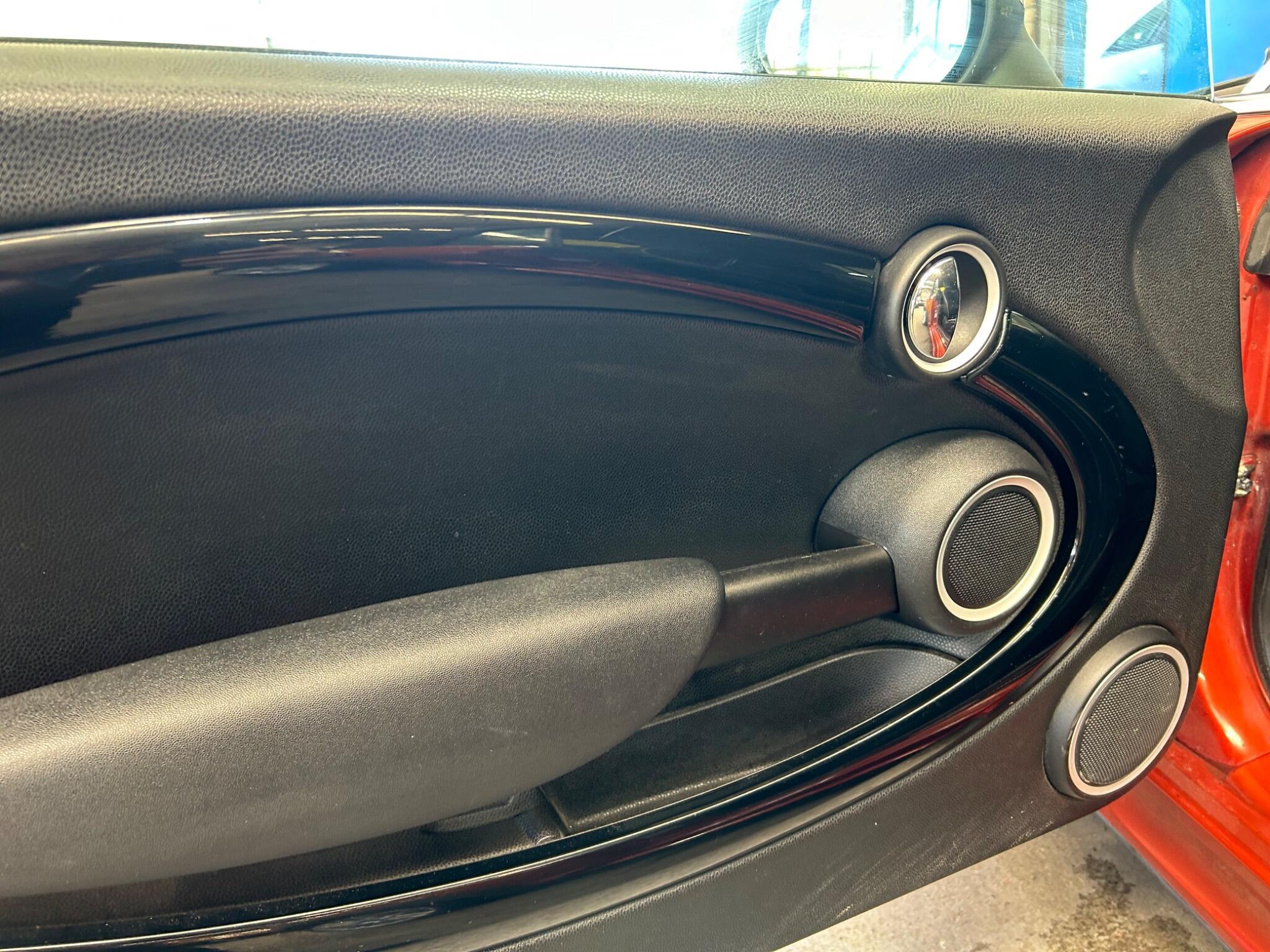 MINI Convertible - Image 19