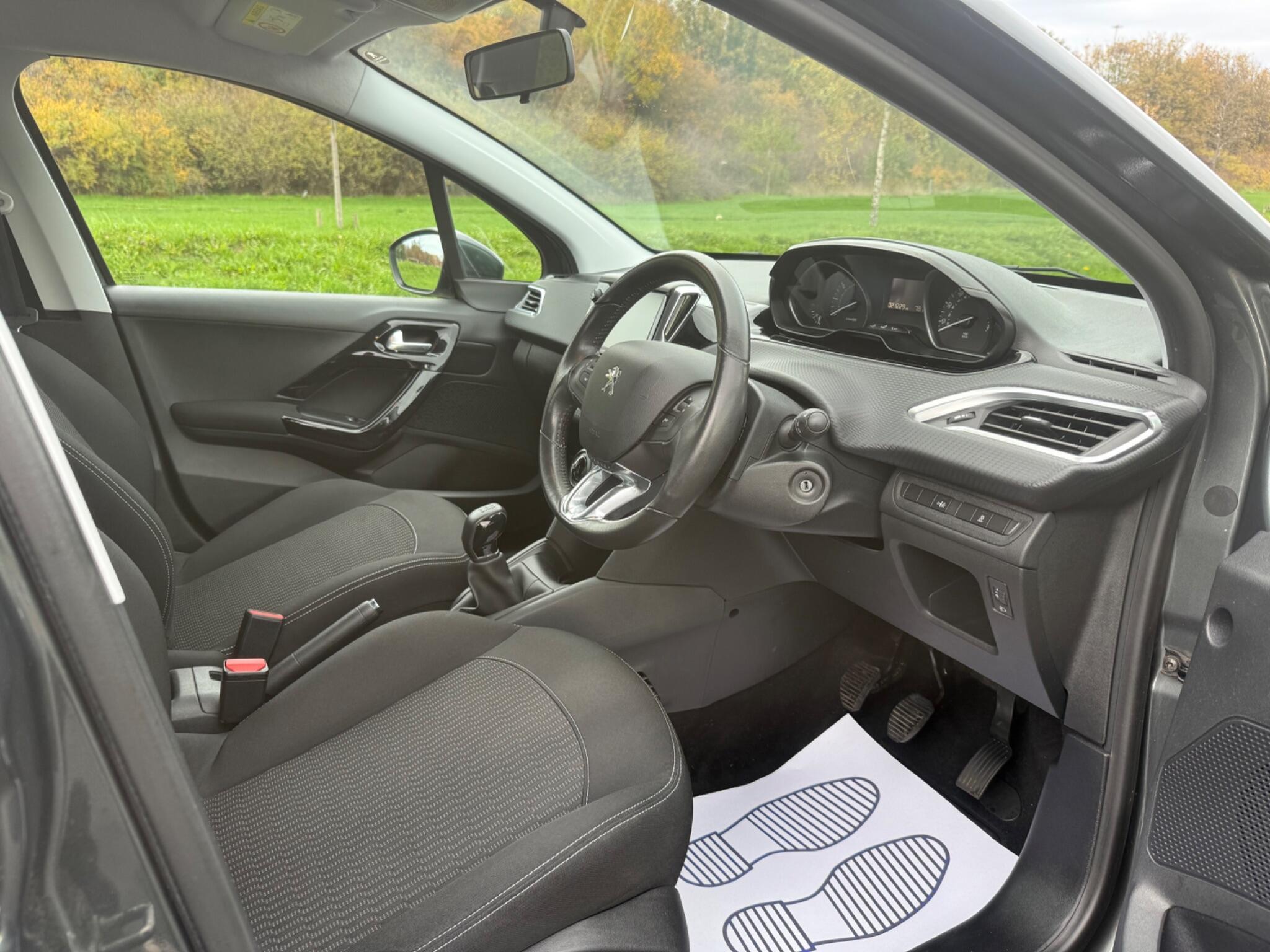 Peugeot 208 - Image 17