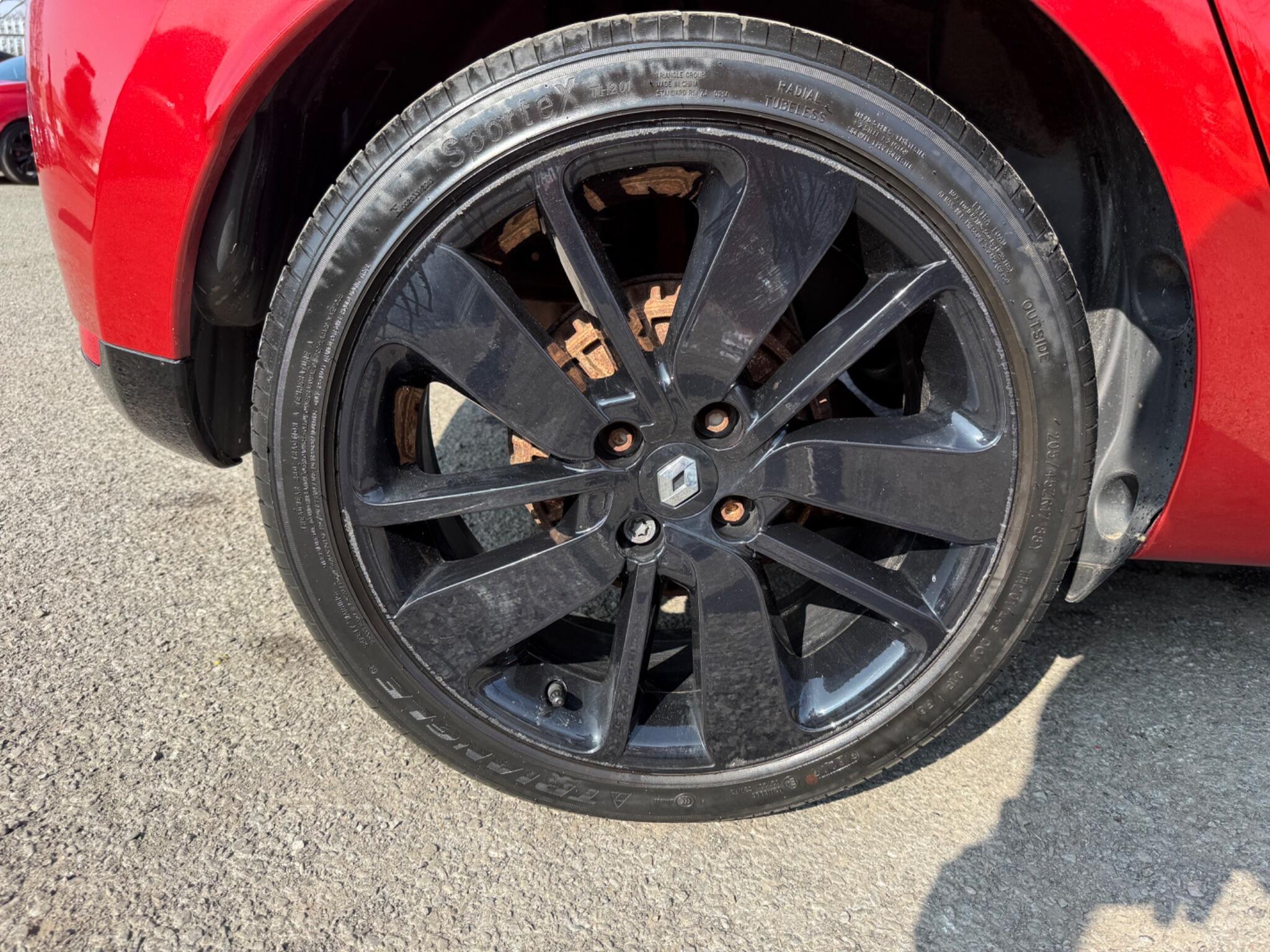 Renault Clio - Image 32