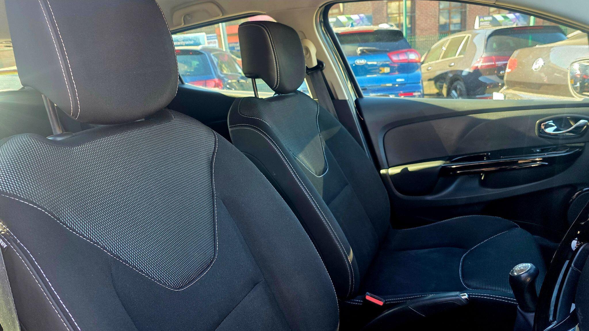 Renault Clio - Image 12