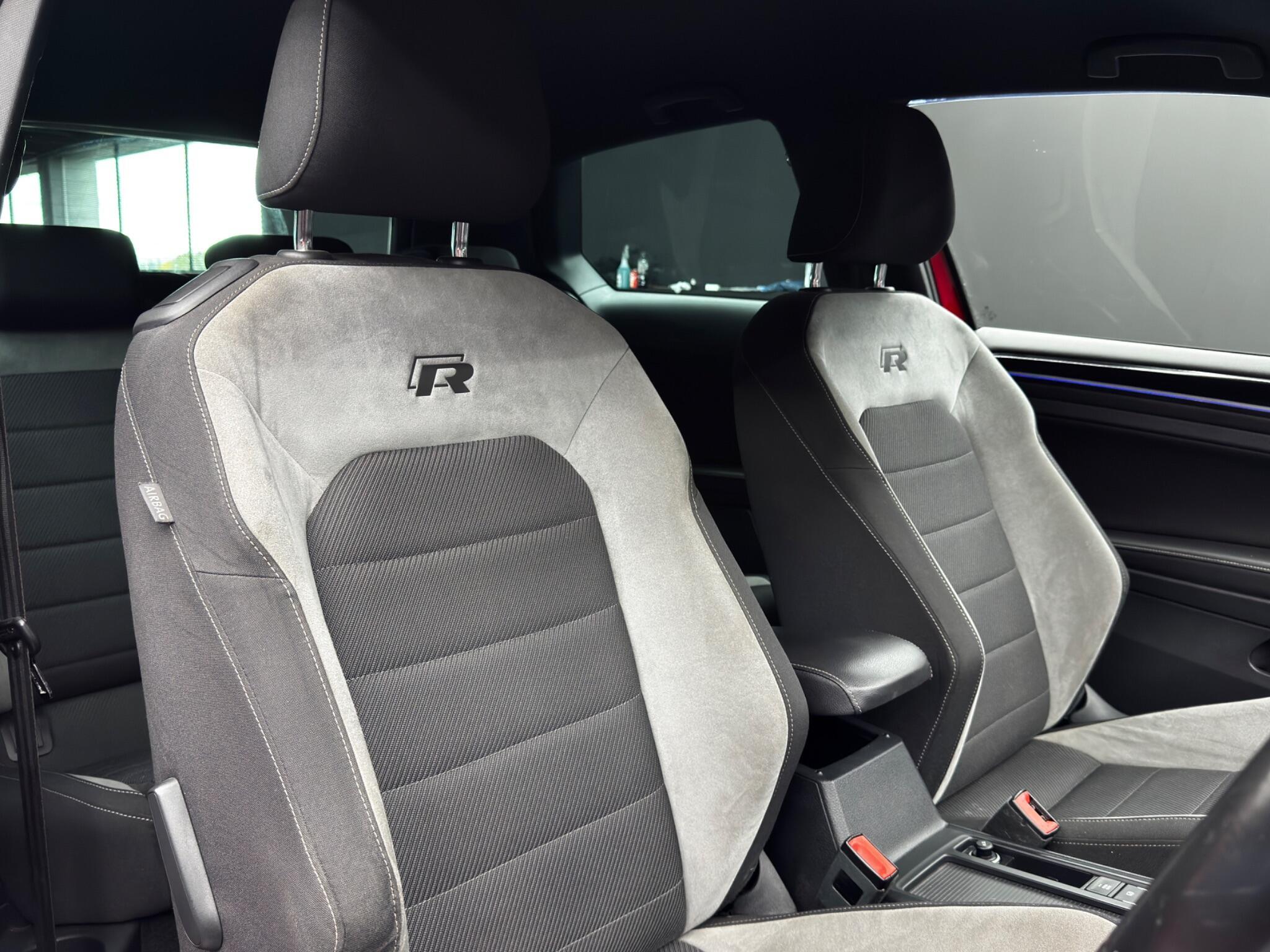 Volkswagen Golf - Image 12