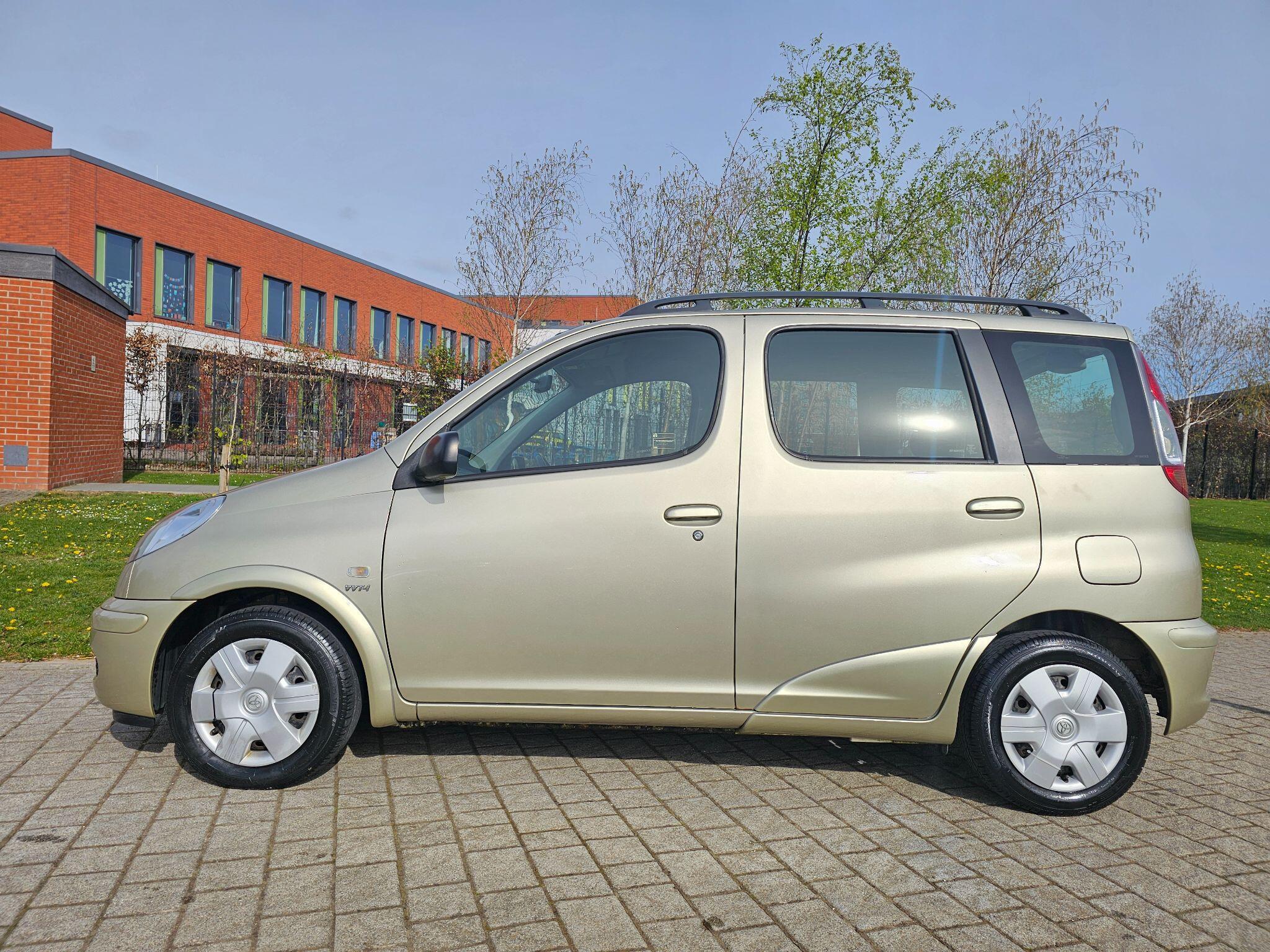 Toyota Yaris Verso - Image 18