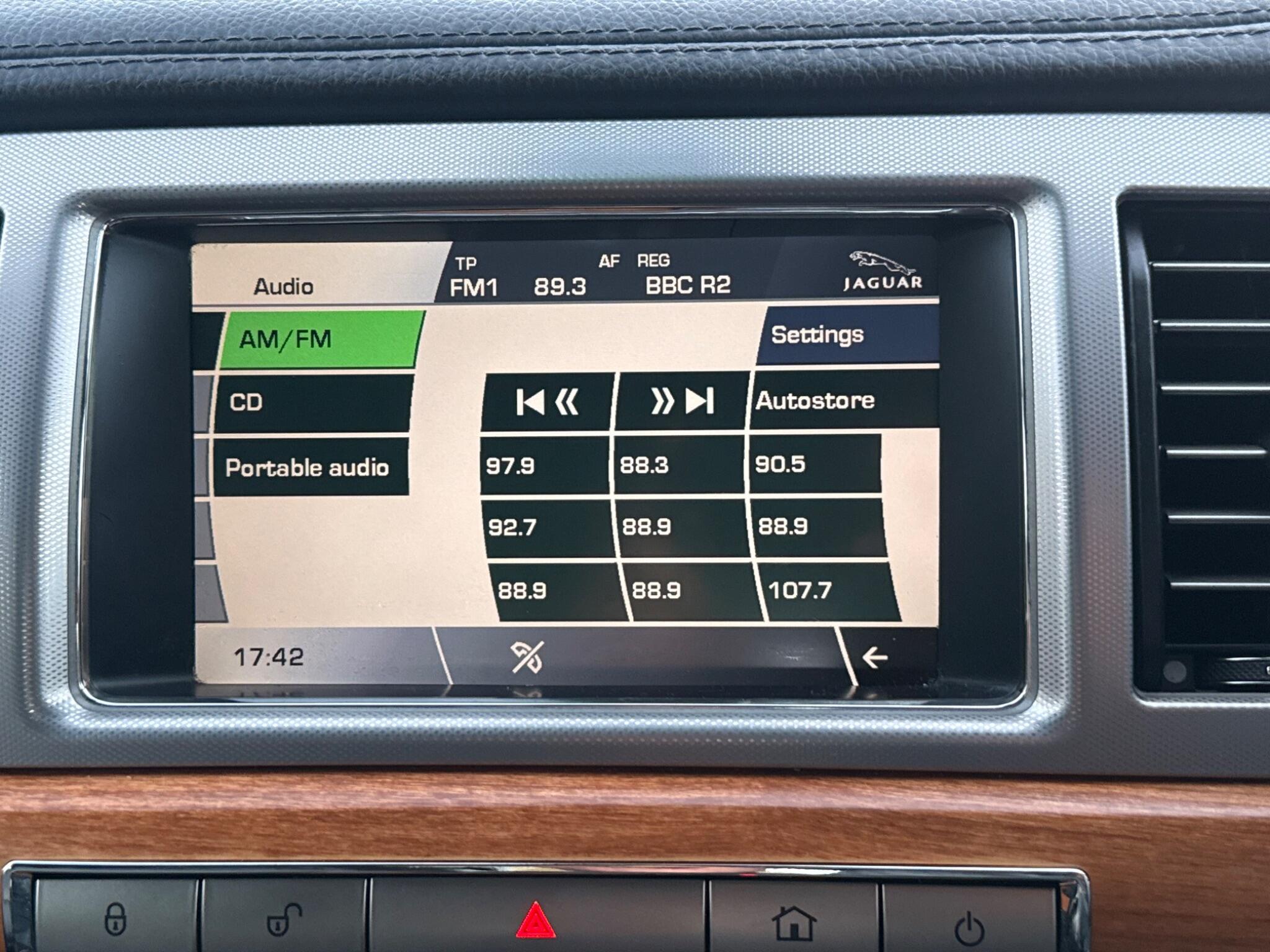 Jaguar XF - Image 30