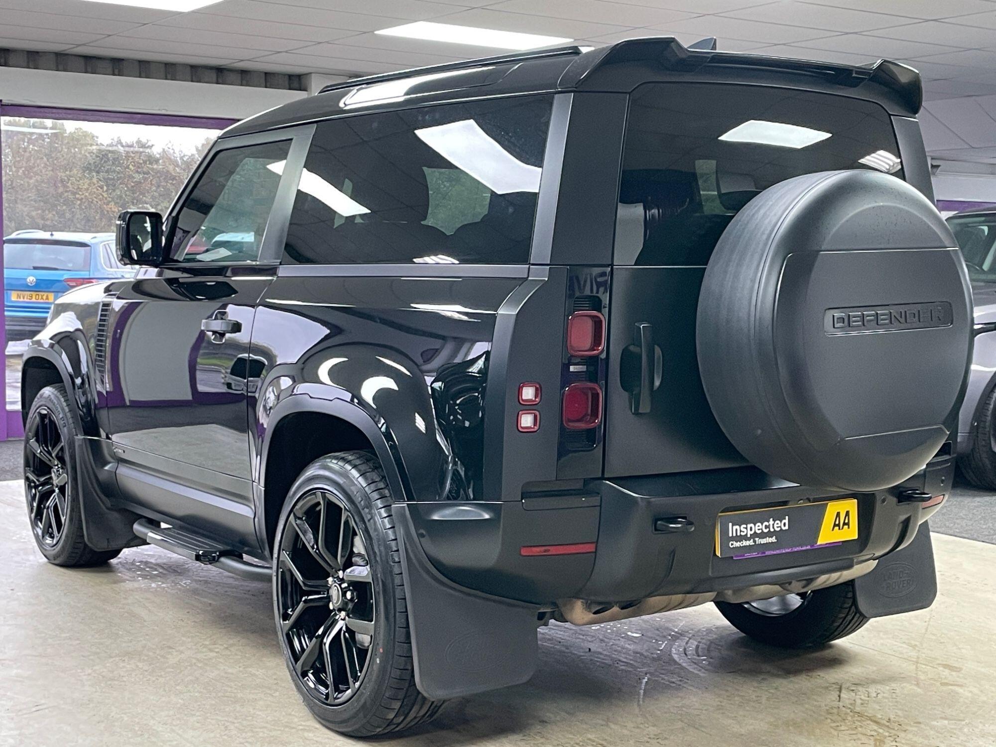 Land Rover Defender - Image 8