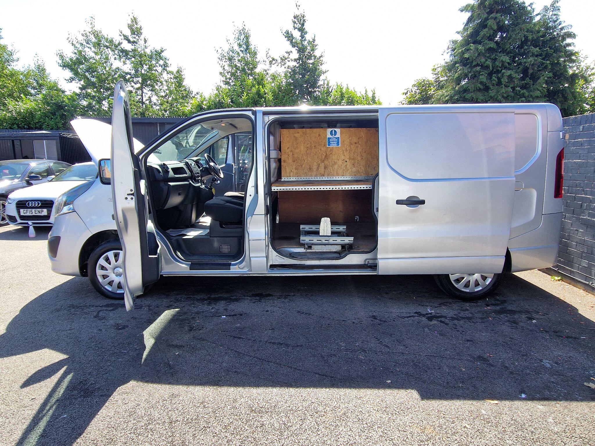 Vauxhall Vivaro - Image 17