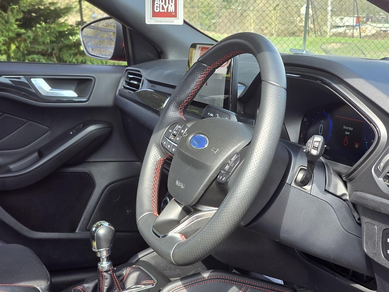 Ford Focus - Image 19