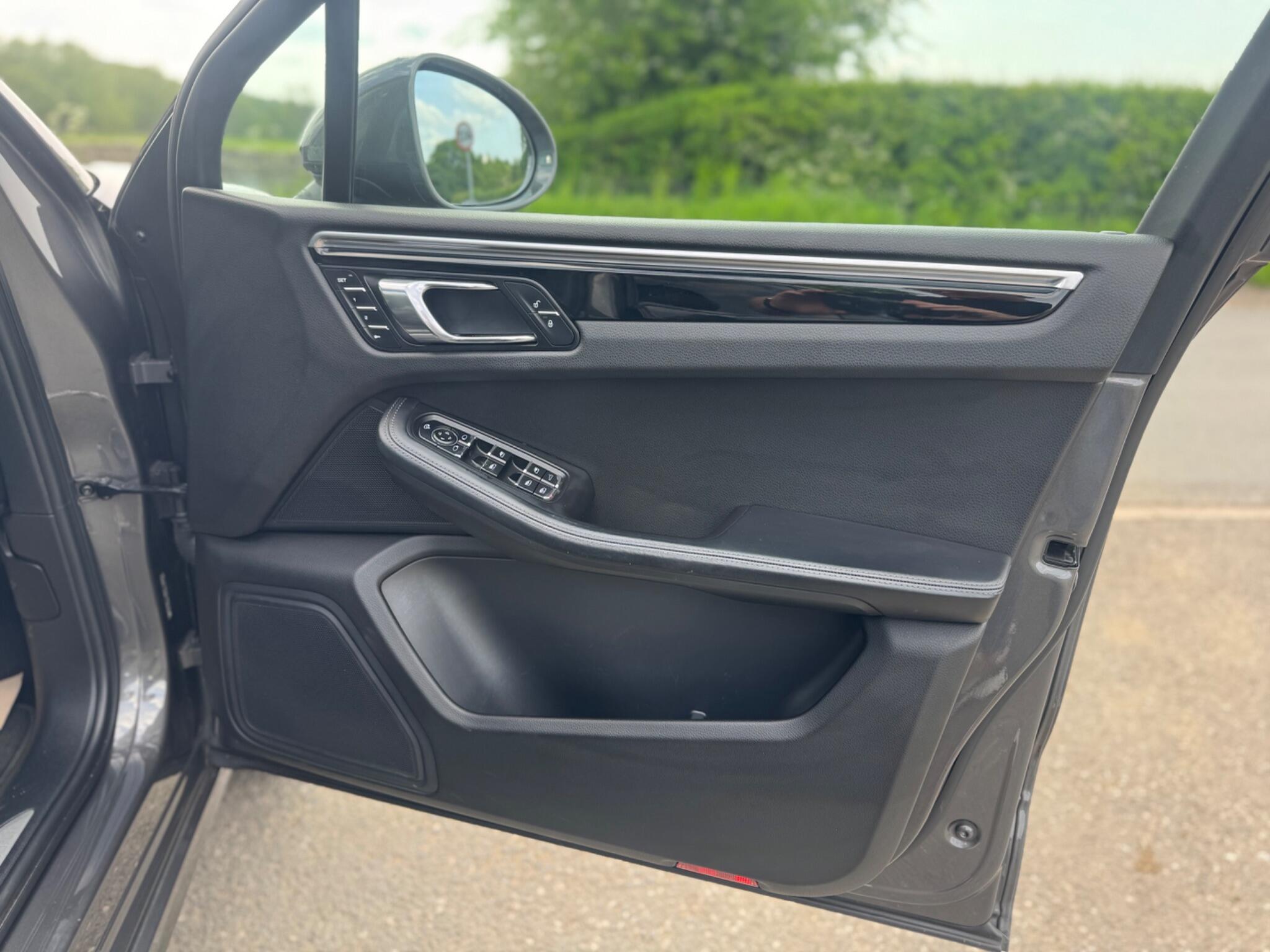 Porsche Macan - Image 43