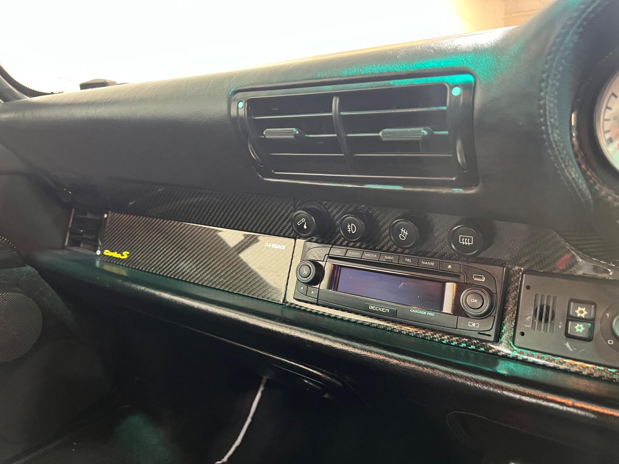 Porsche 911 - Image 17