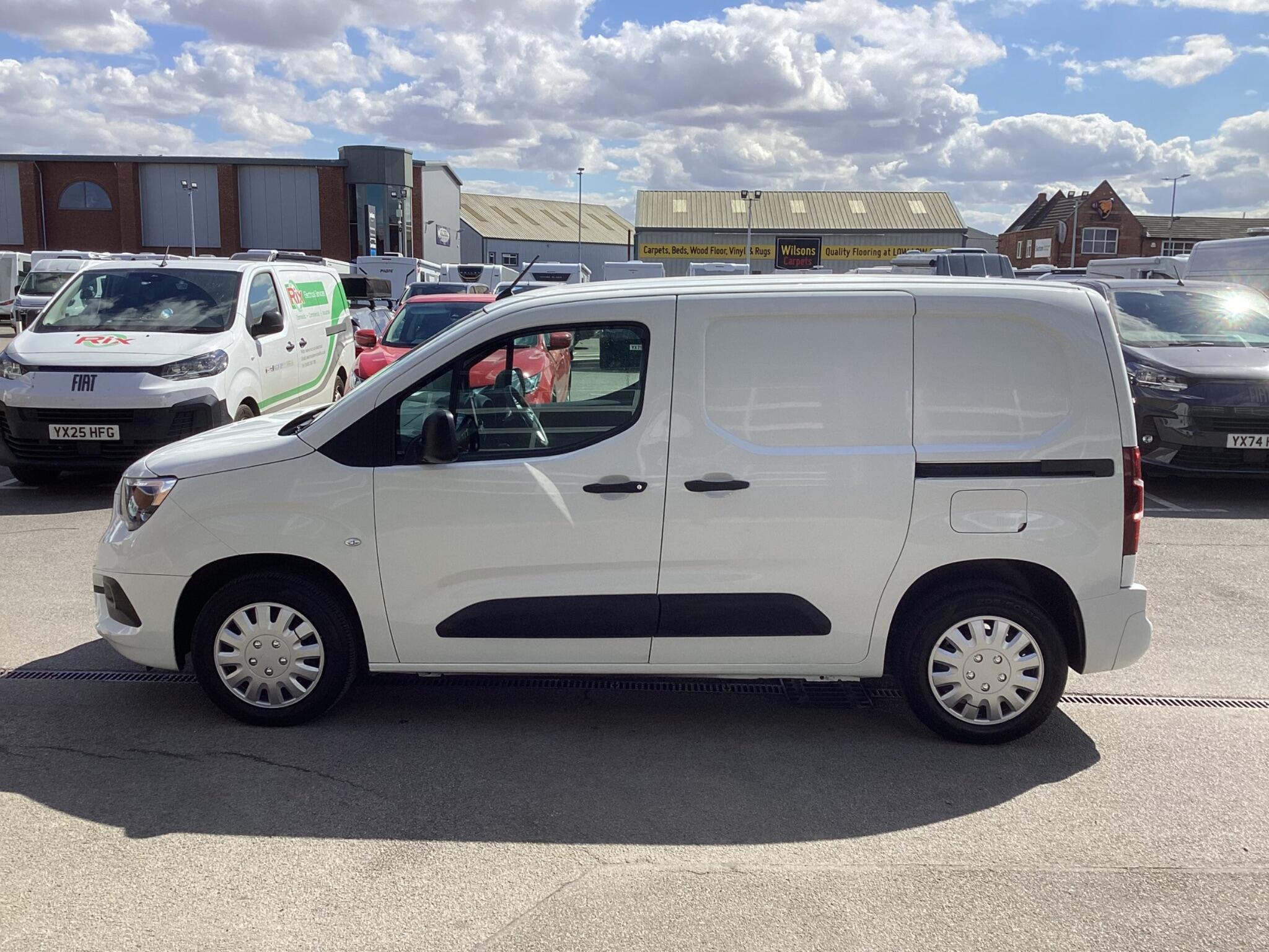 Vauxhall Combo - Image 3