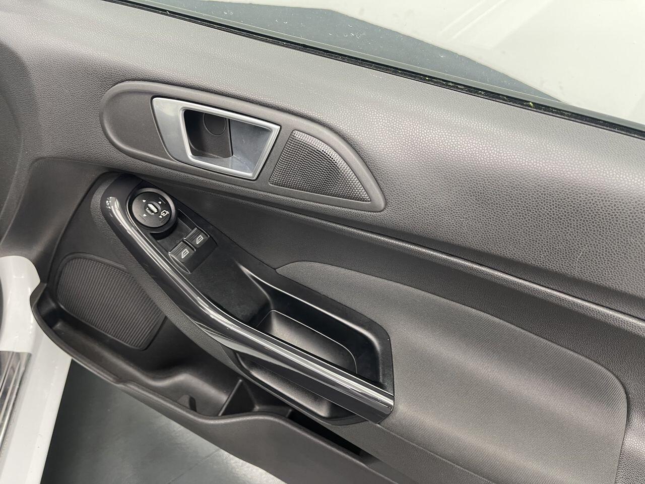 Ford Fiesta - Image 18