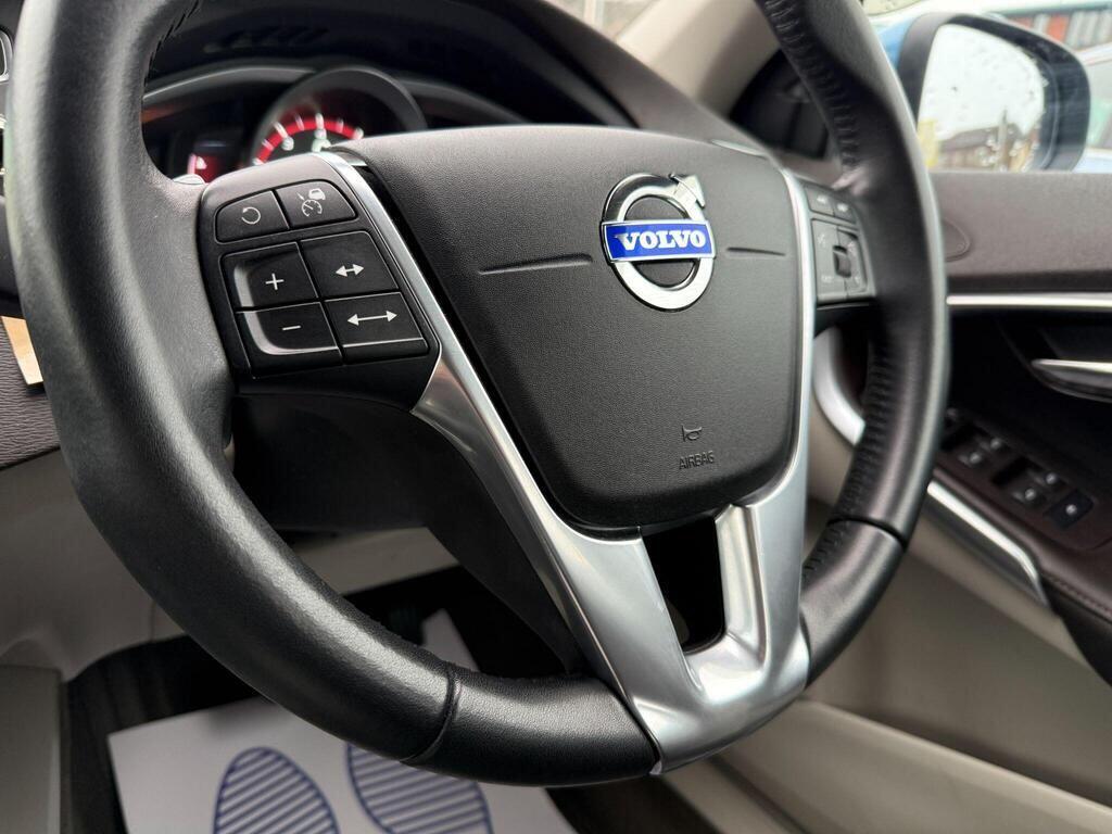 Volvo V40 - Image 40