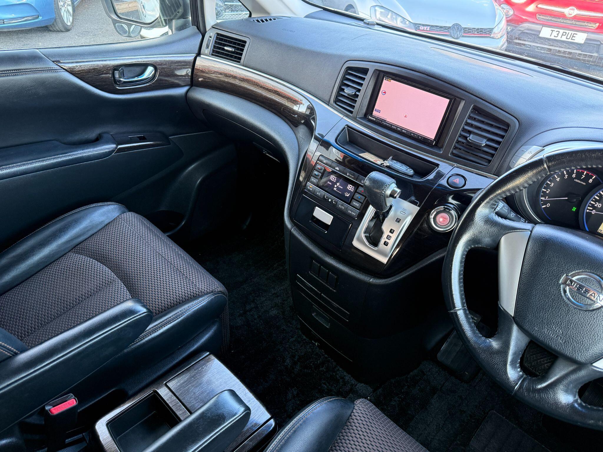 Nissan Elgrand - Image 45