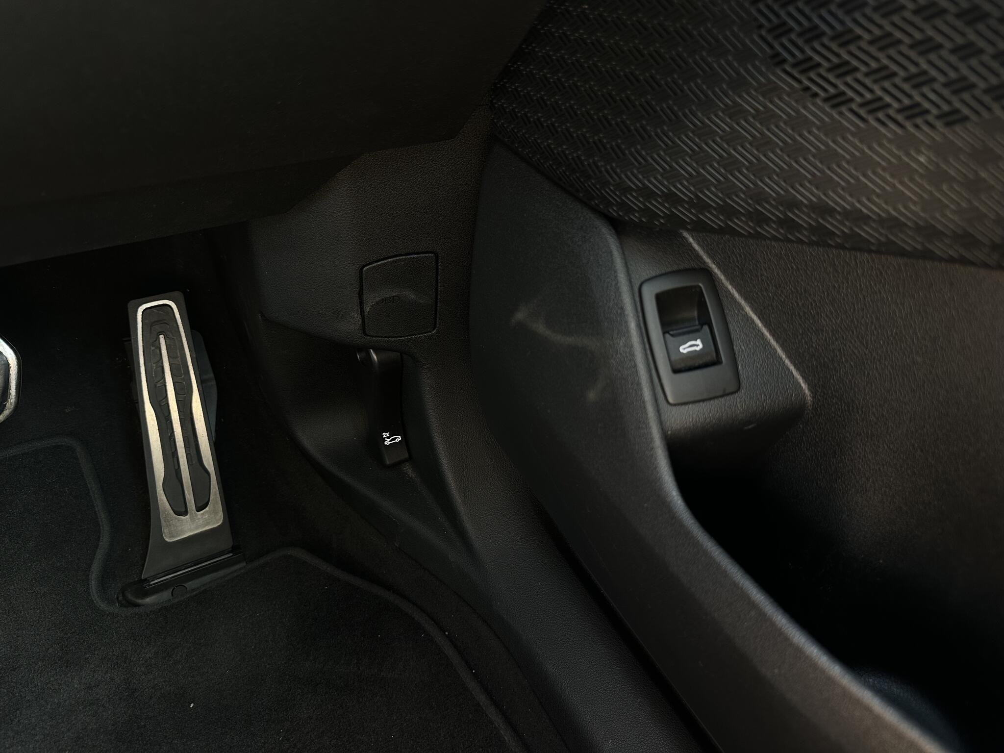 BMW iX1 - Image 13