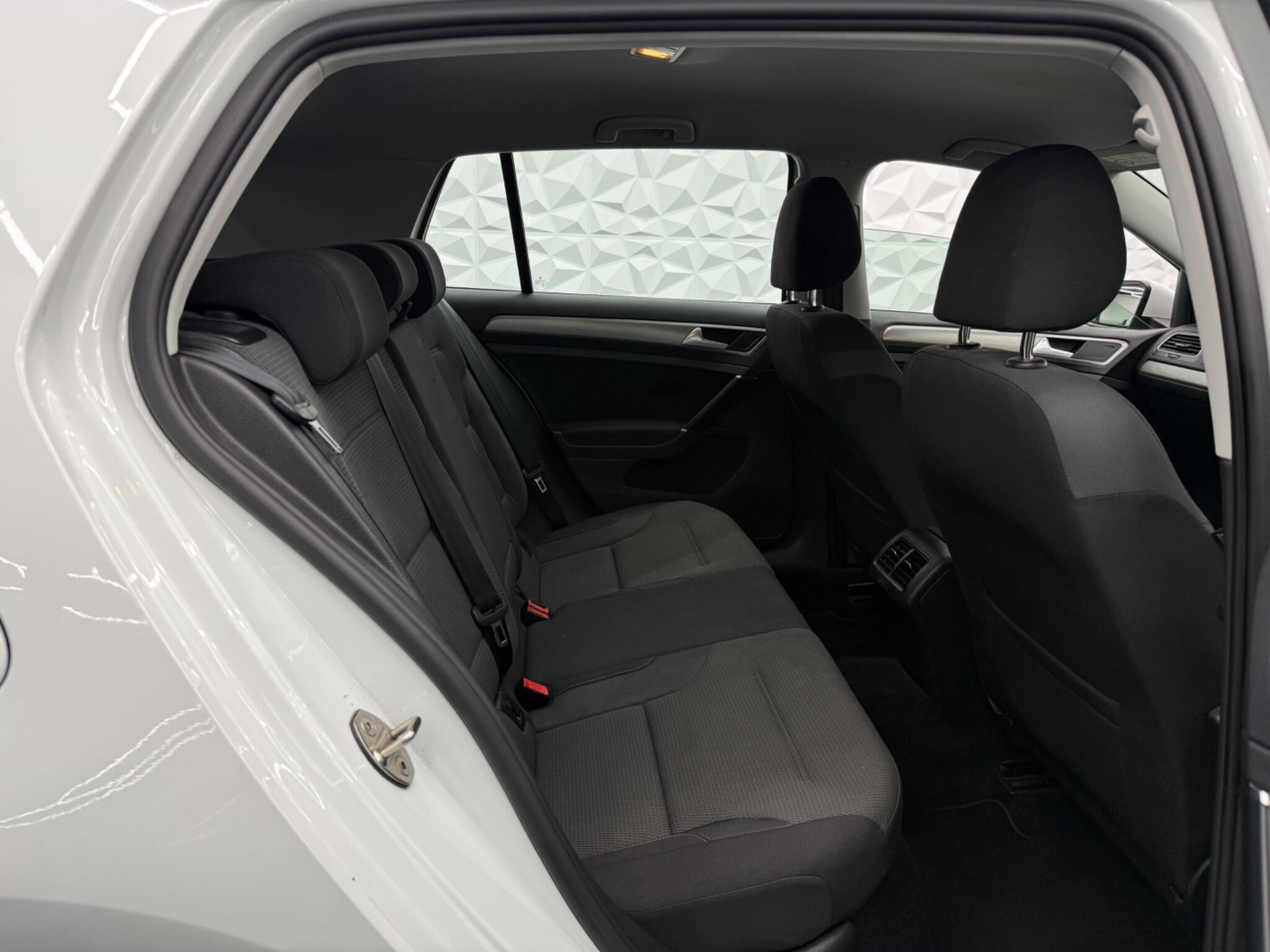 Volkswagen Golf - Image 18
