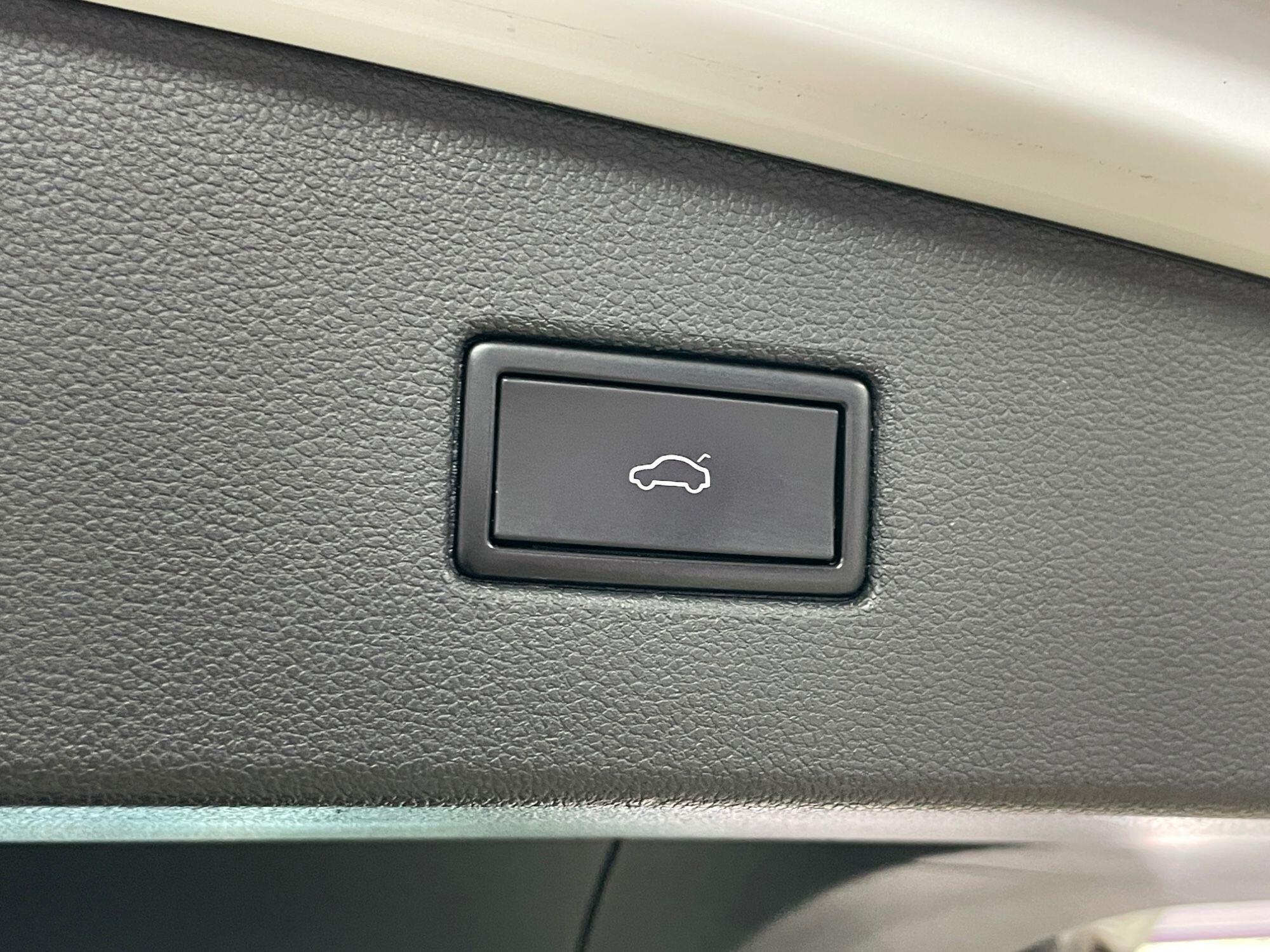 Volkswagen Tiguan - Image 18