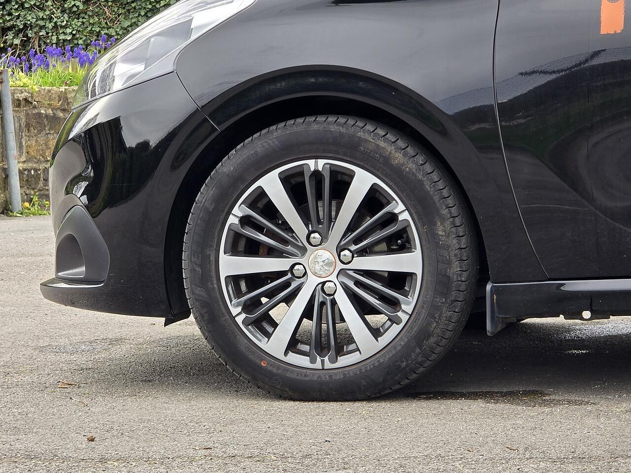 Peugeot 208 - Image 26