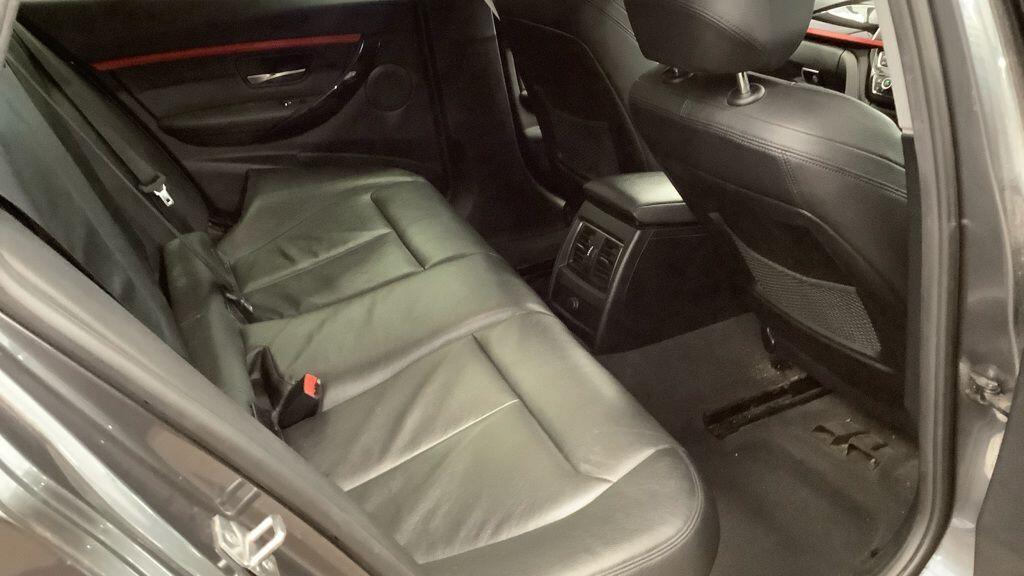 BMW 3 Series - Image 9