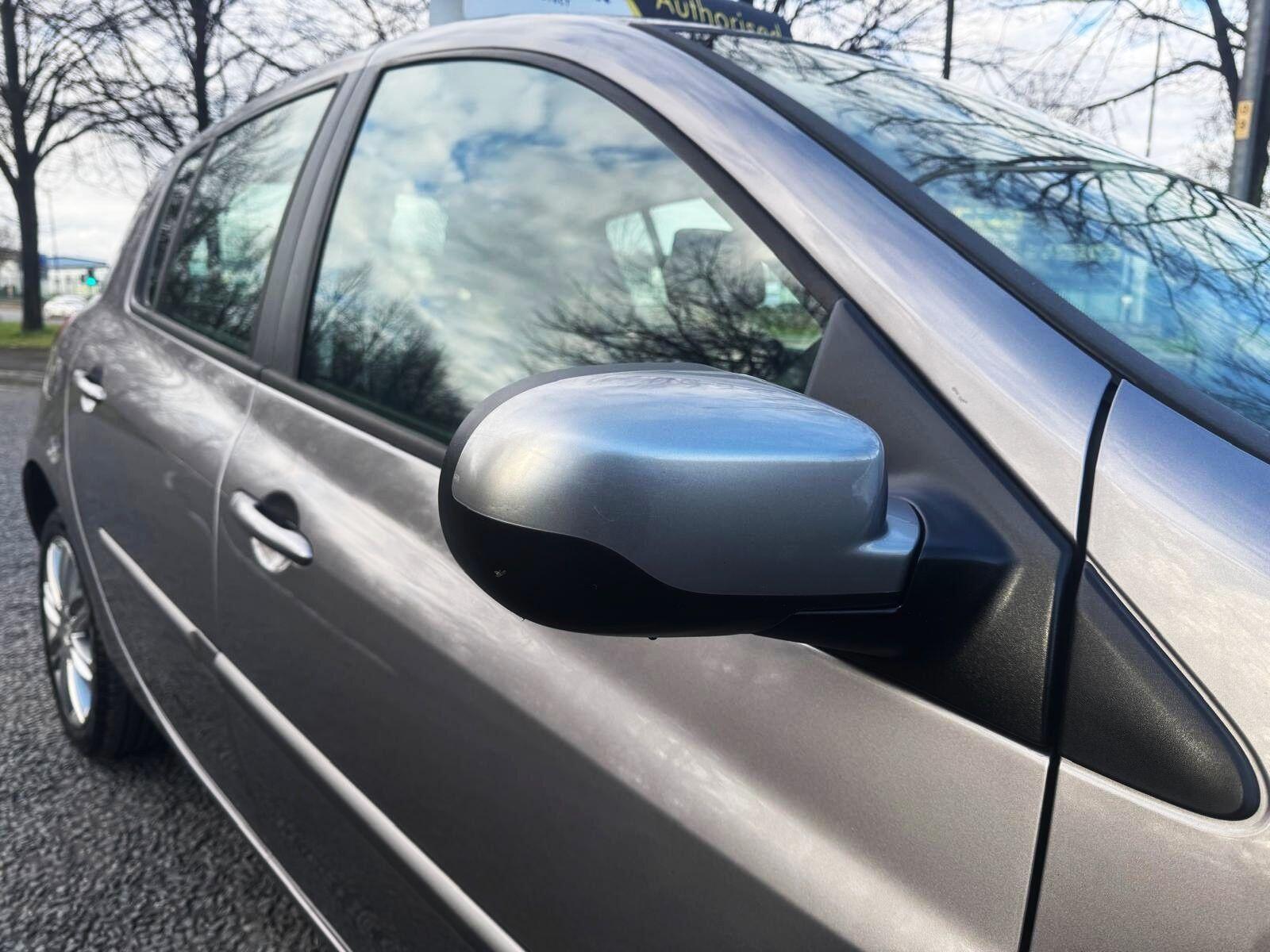 Renault Clio - Image 36