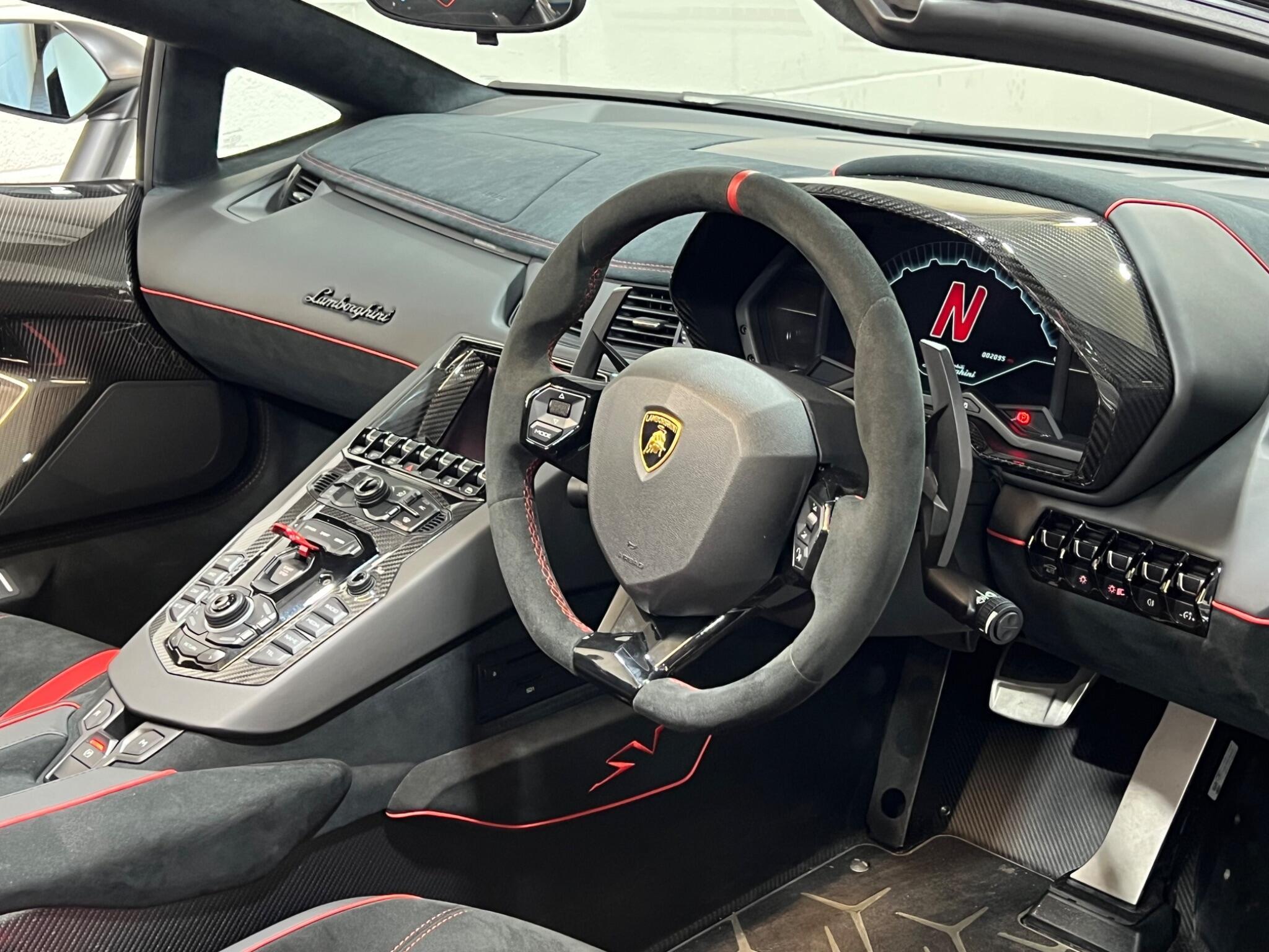 Lamborghini Aventador - Image 8