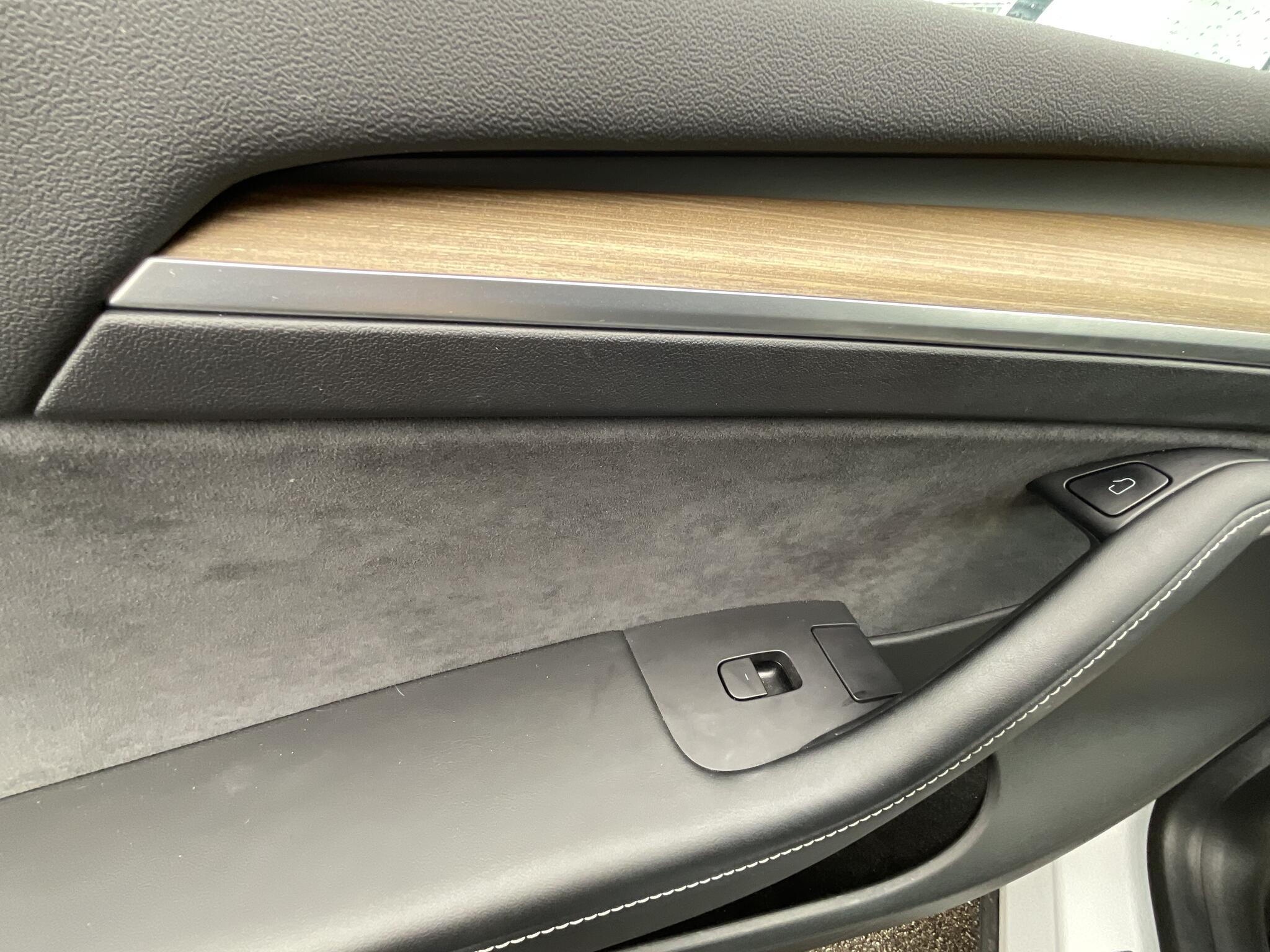 Tesla Model Y - Image 18