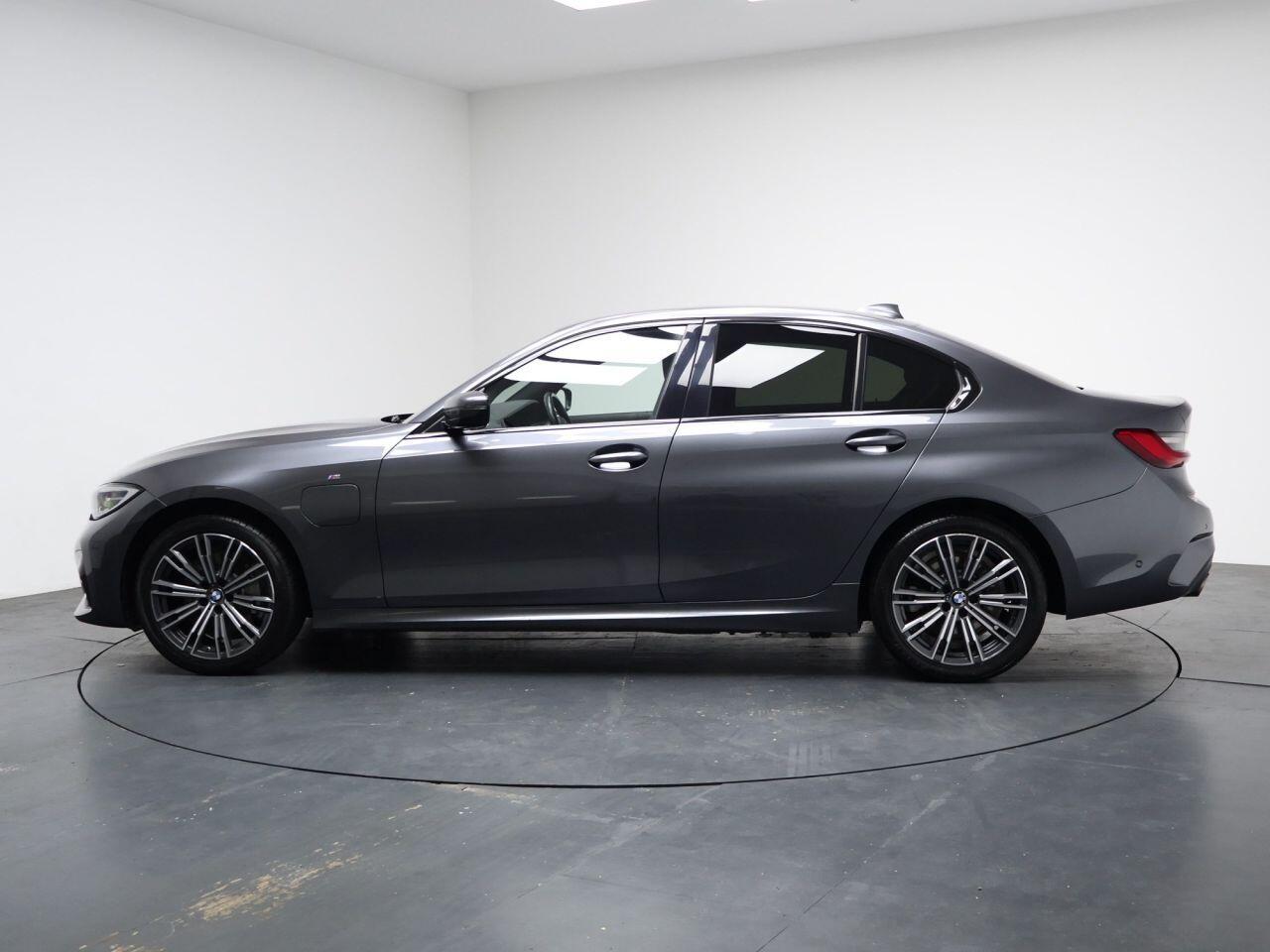 BMW 3 Series - Image 4